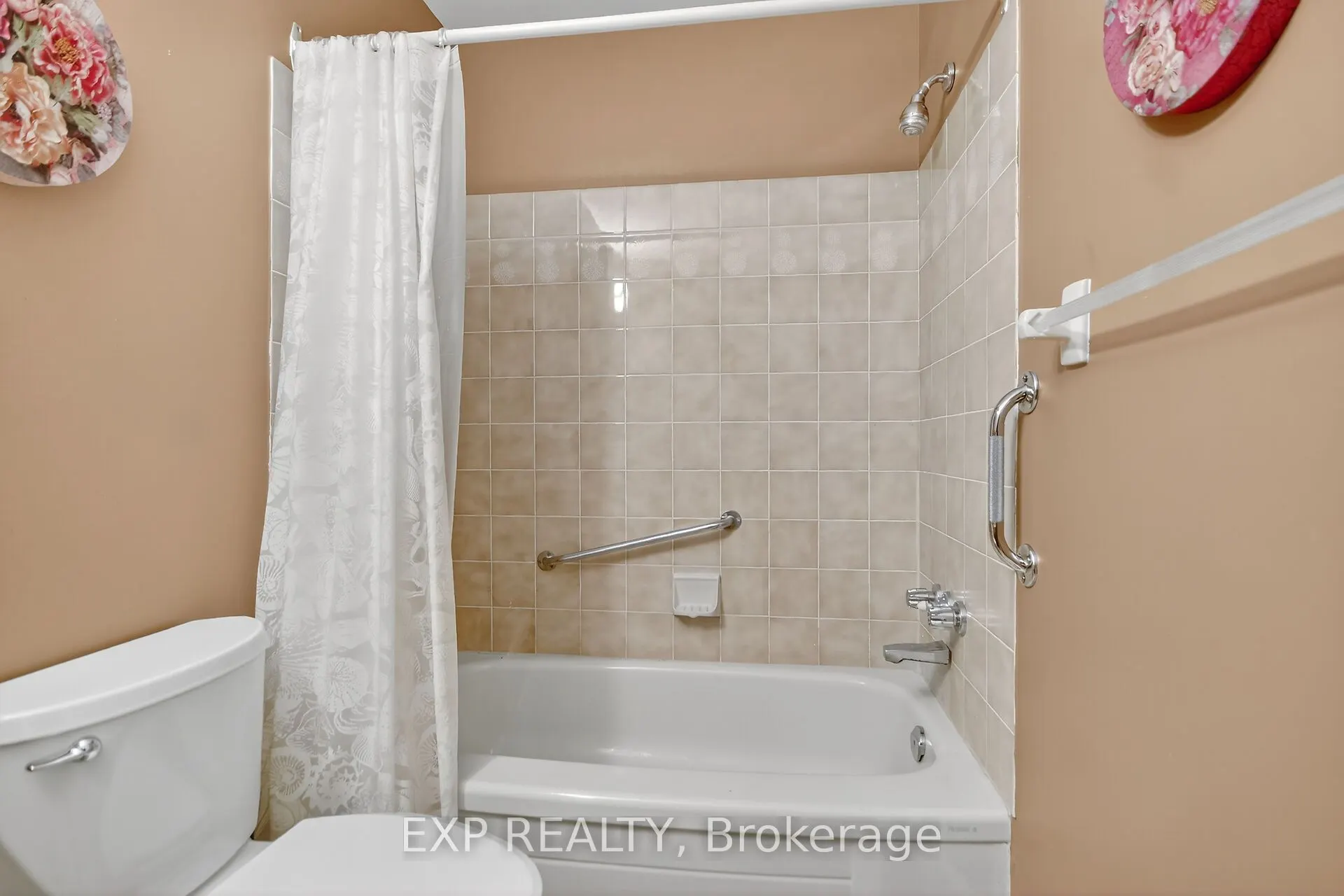 1 Rosamond Street E, #302