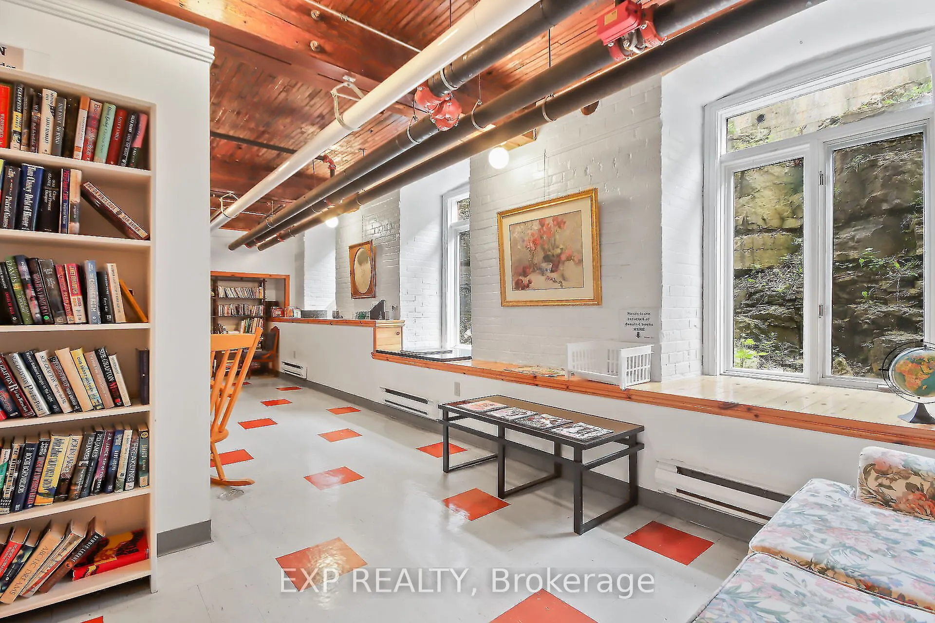 1 Rosamond Street E, #302