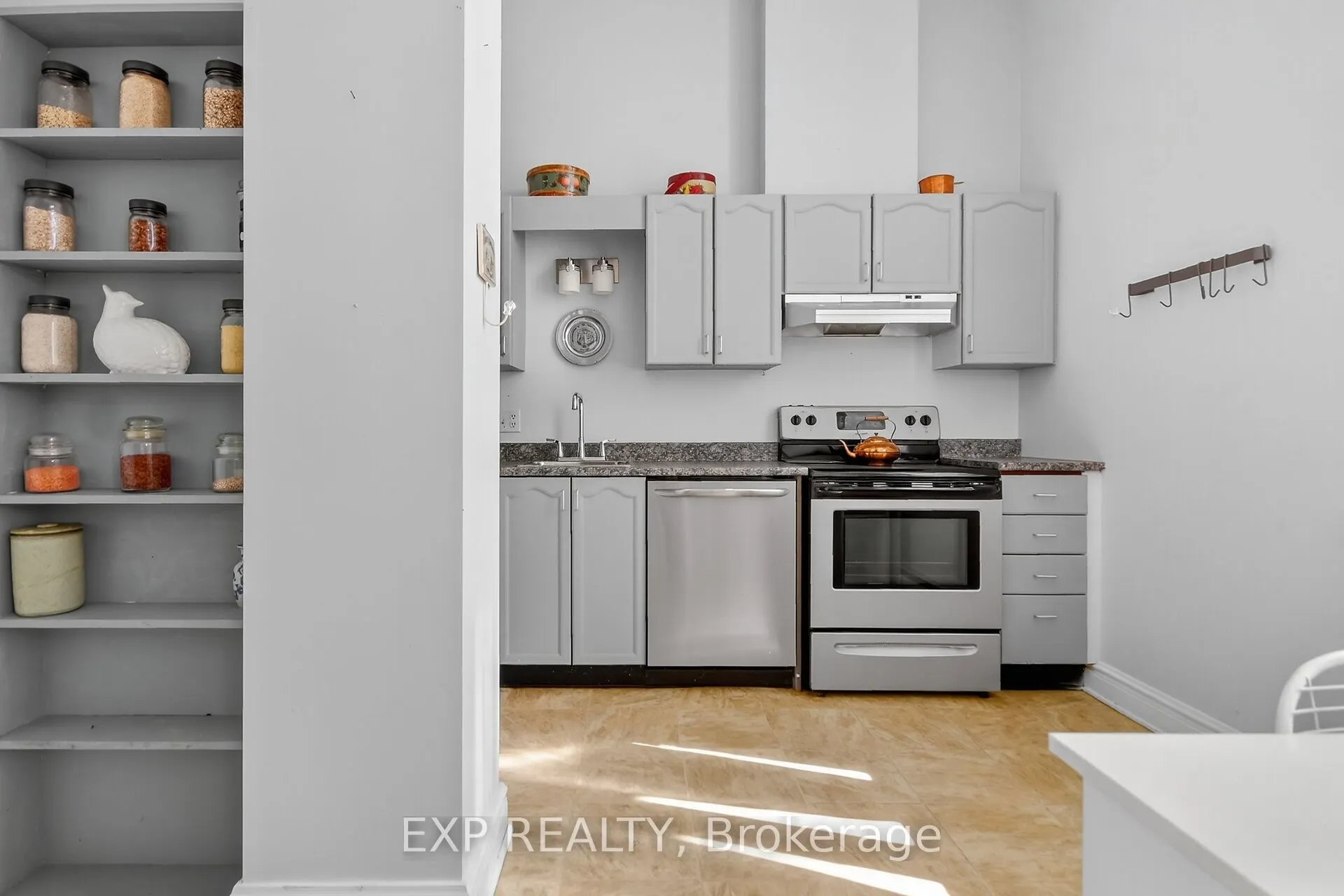 1 Rosamond Street E, #302