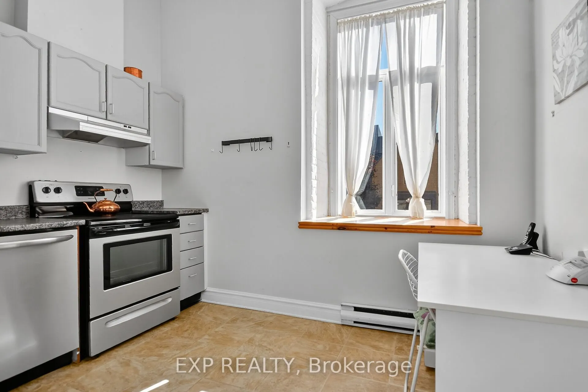 1 Rosamond Street E, #302