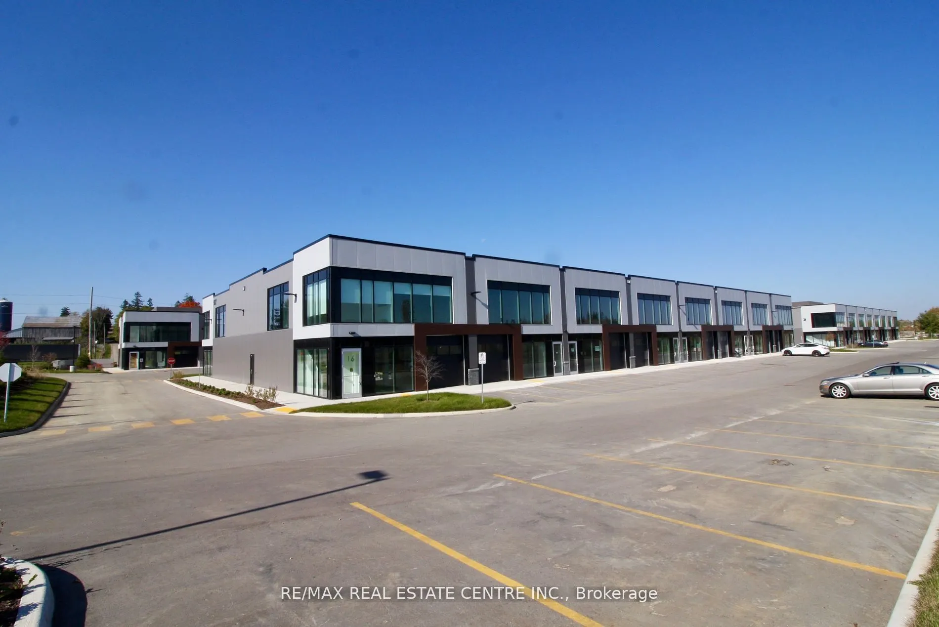 587 Hanlon Creek Boulevard, #16