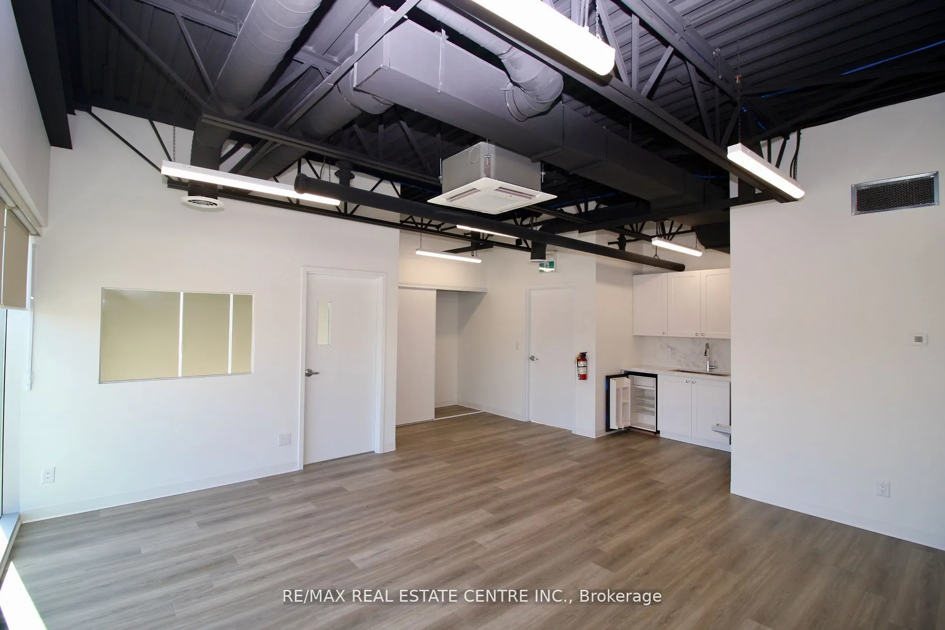 587 Hanlon Creek Boulevard, #16