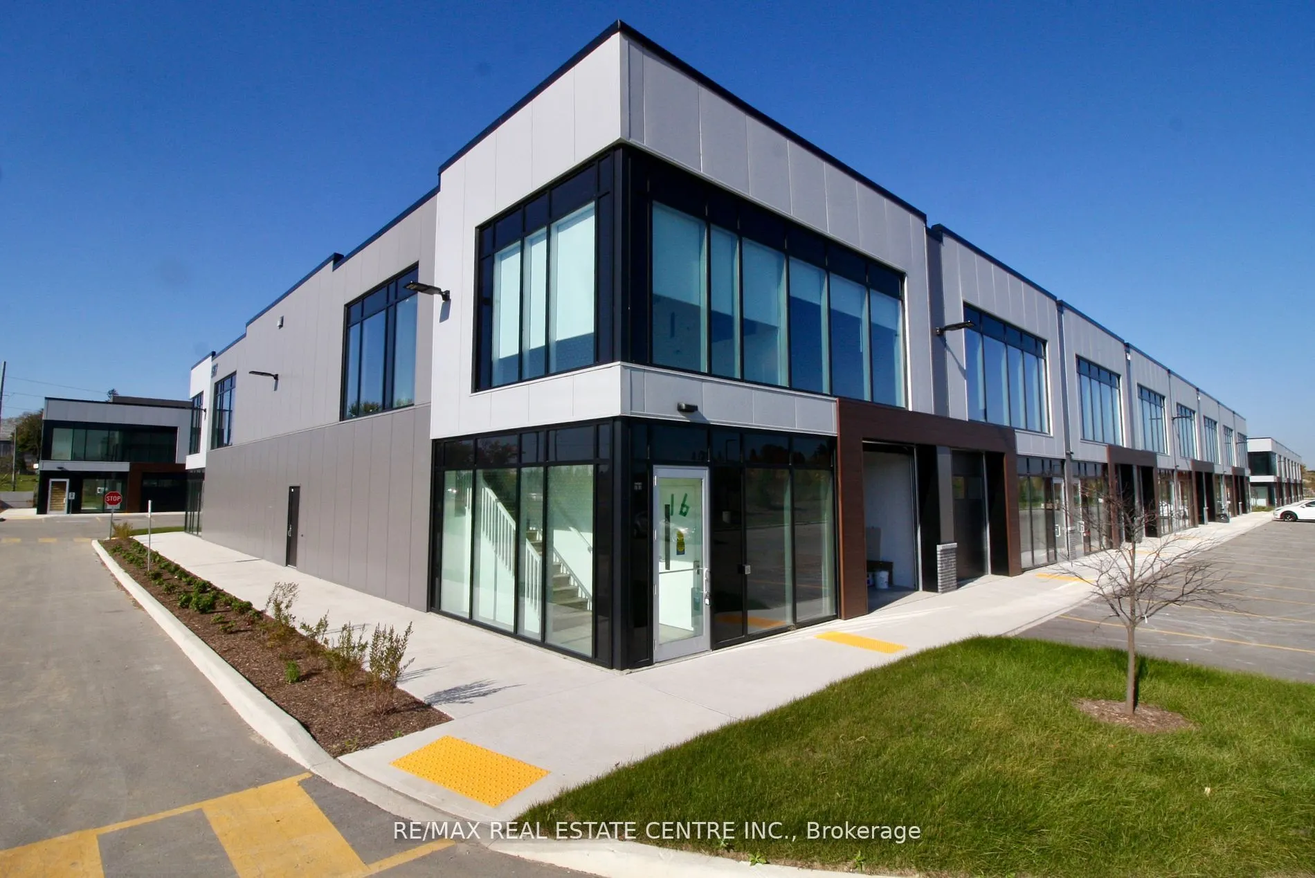 587 Hanlon Creek Boulevard, #16