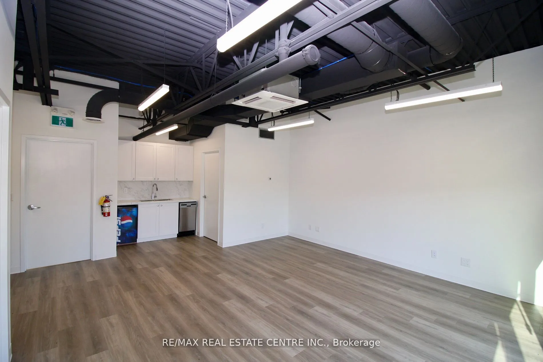 587 Hanlon Creek Boulevard, #16