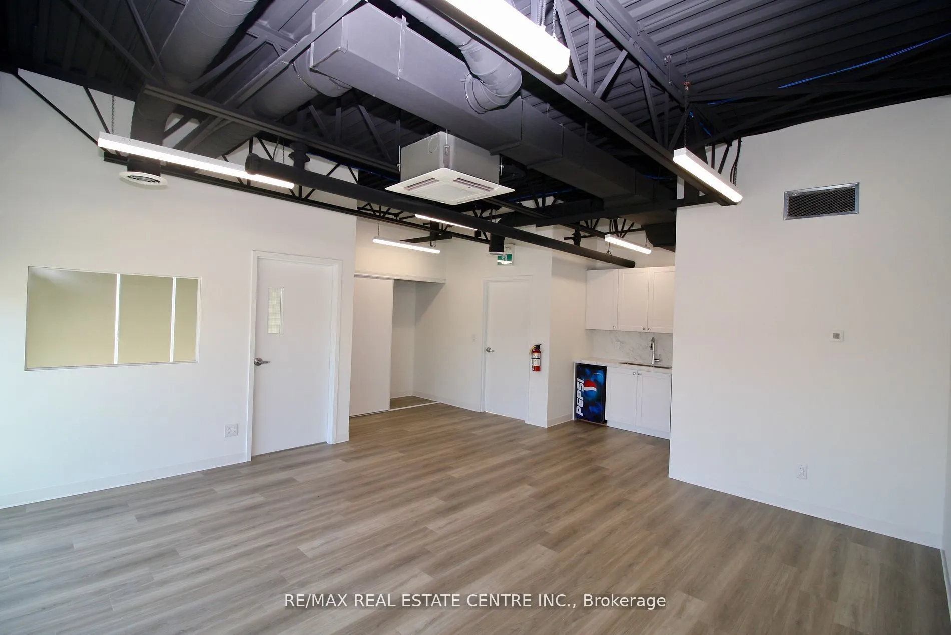 587 Hanlon Creek Boulevard, #16