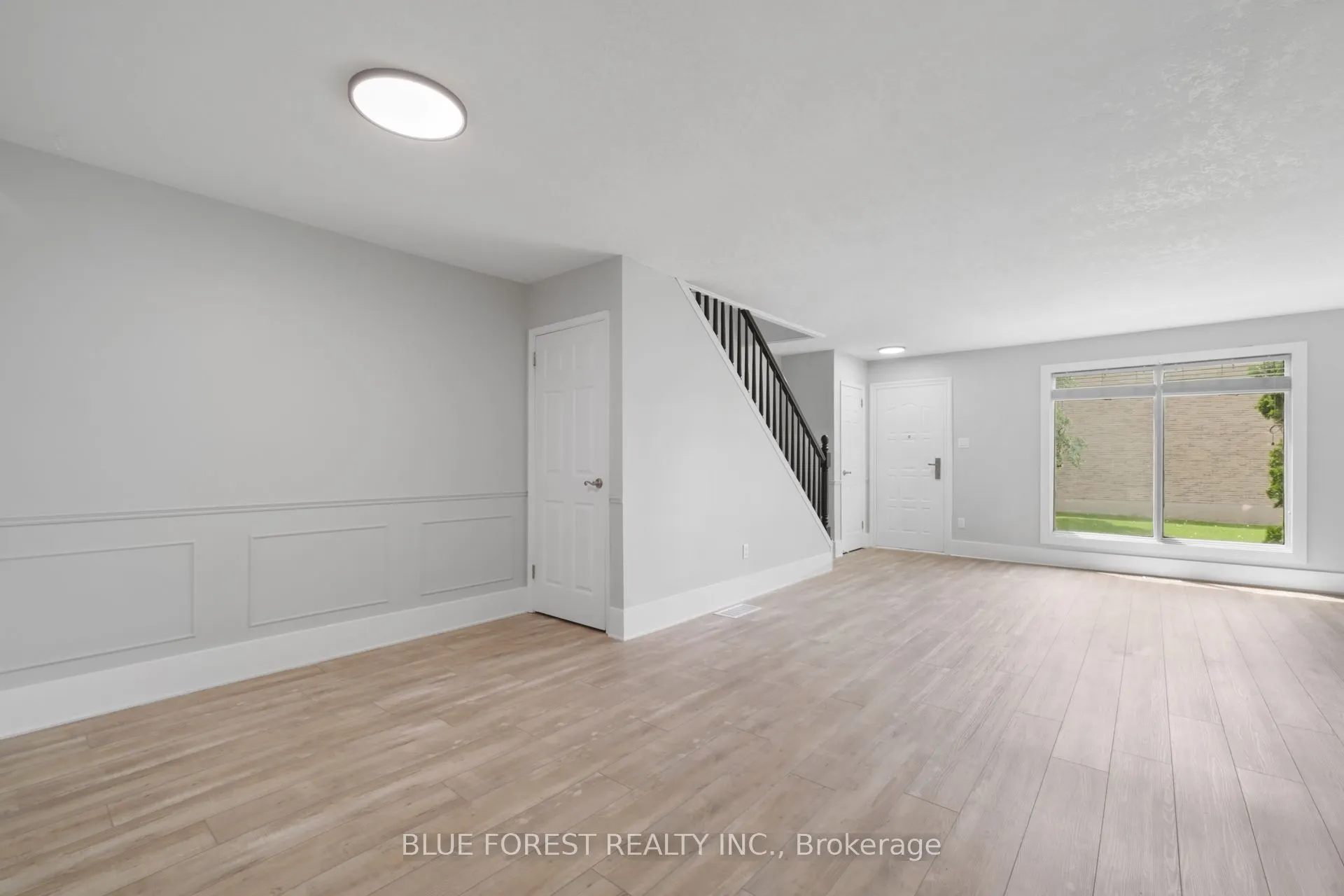 696 Wonderland Road S, #15