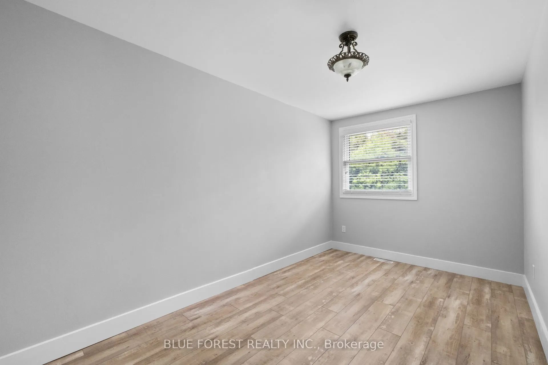 696 Wonderland Road S, #15