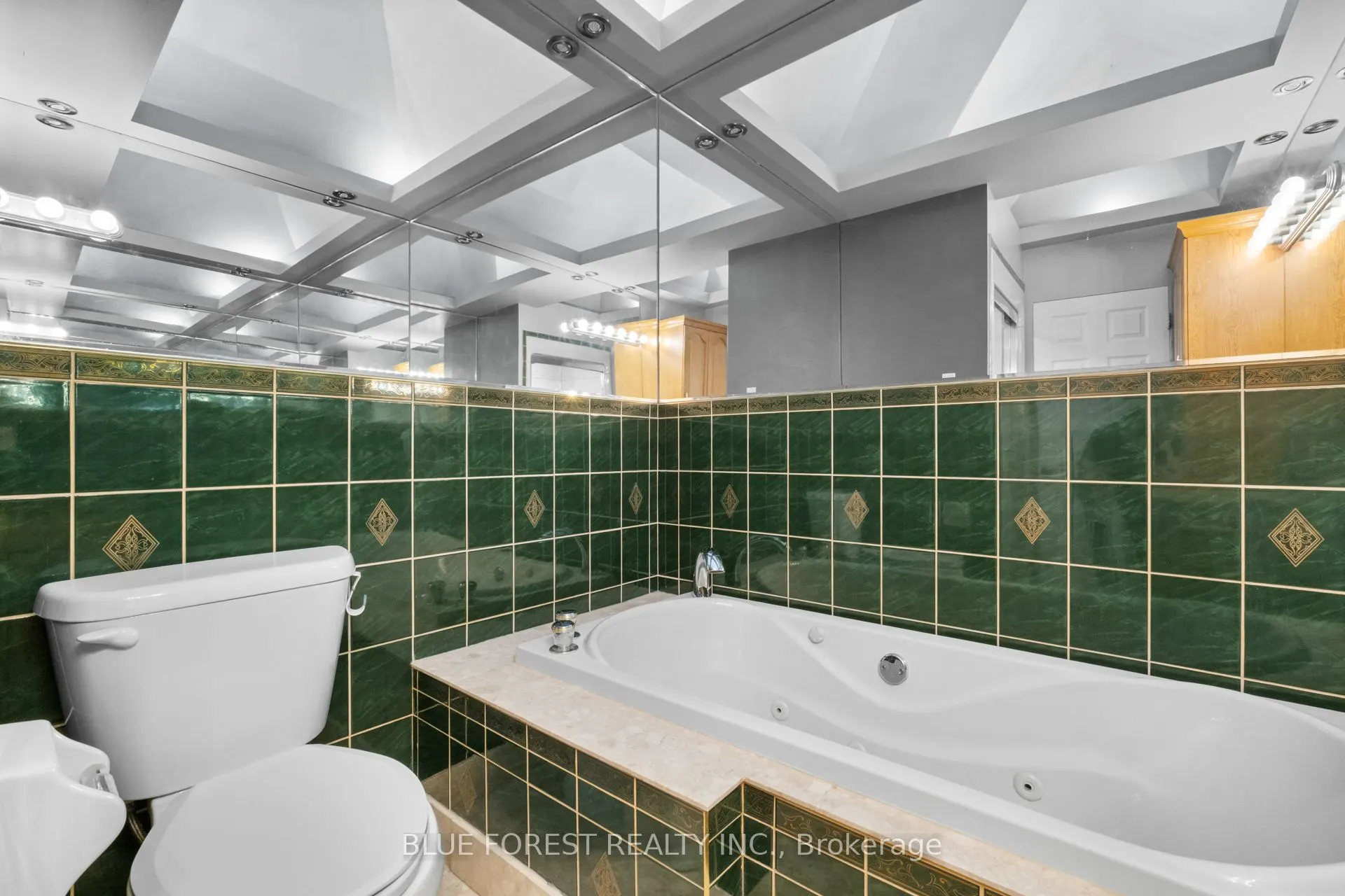 696 Wonderland Road S, #15