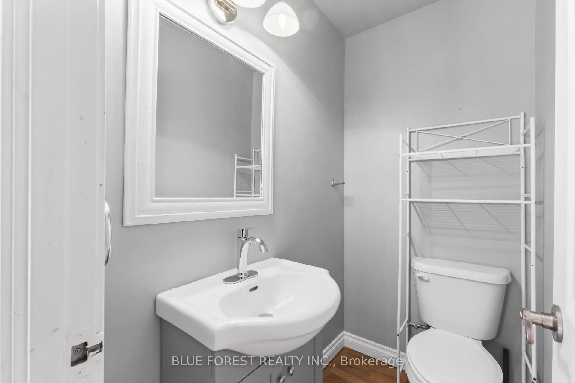 696 Wonderland Road S, #15