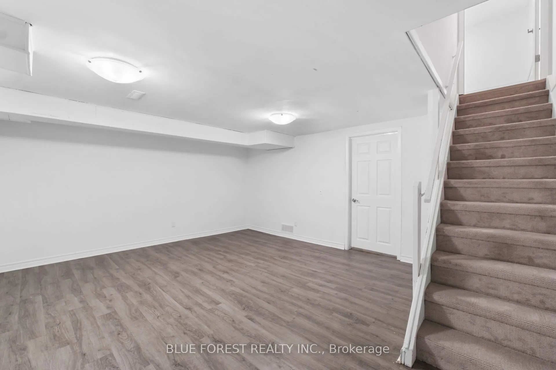 696 Wonderland Road S, #15