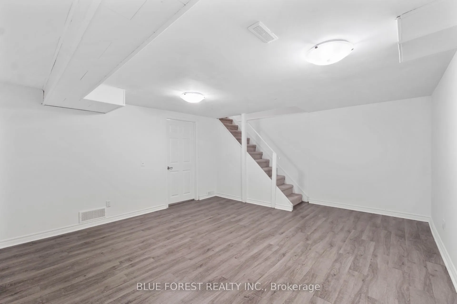 696 Wonderland Road S, #15
