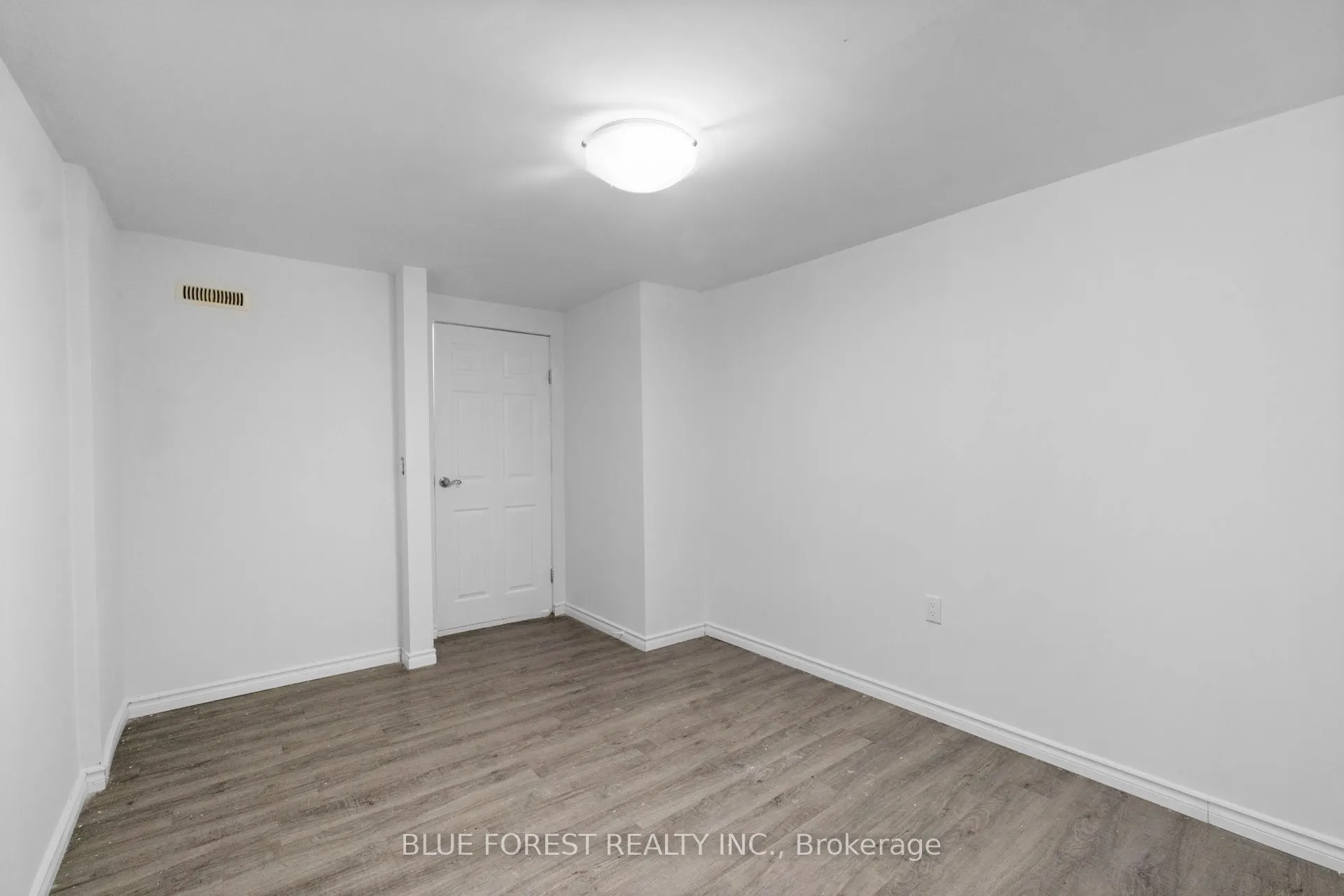 696 Wonderland Road S, #15