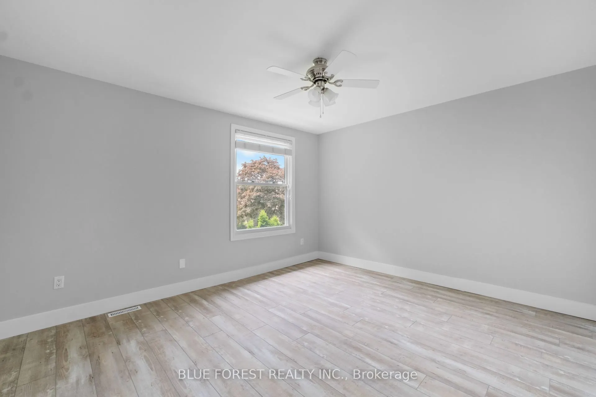 696 Wonderland Road S, #15