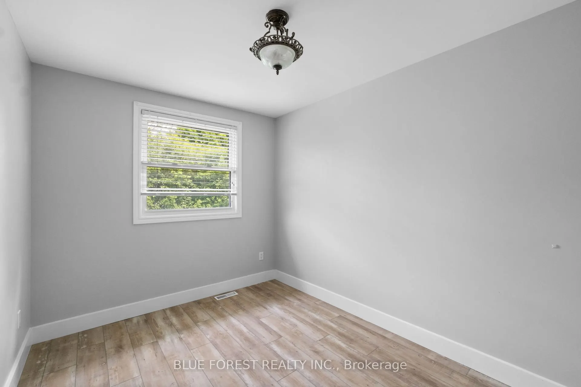 696 Wonderland Road S, #15