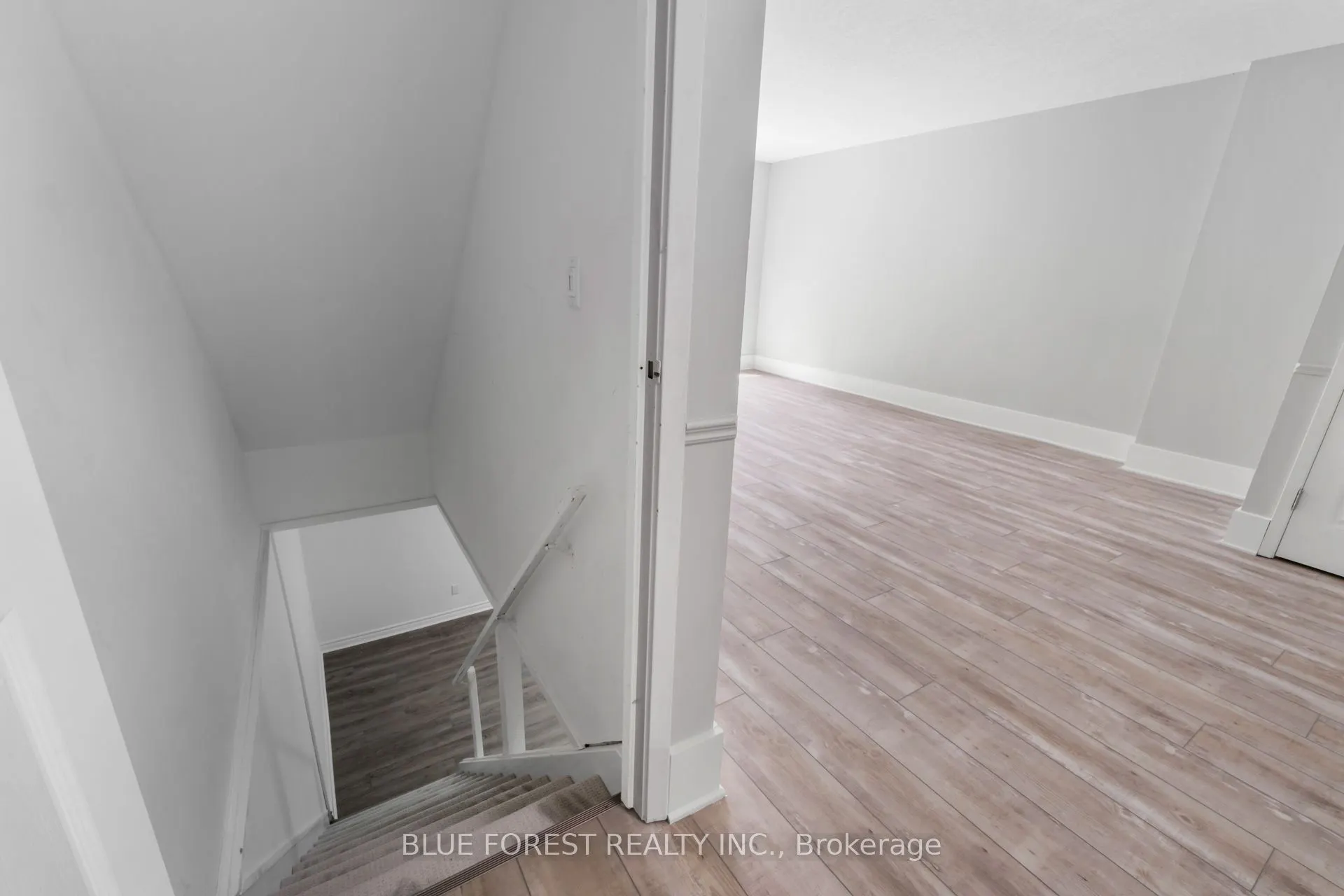 696 Wonderland Road S, #15