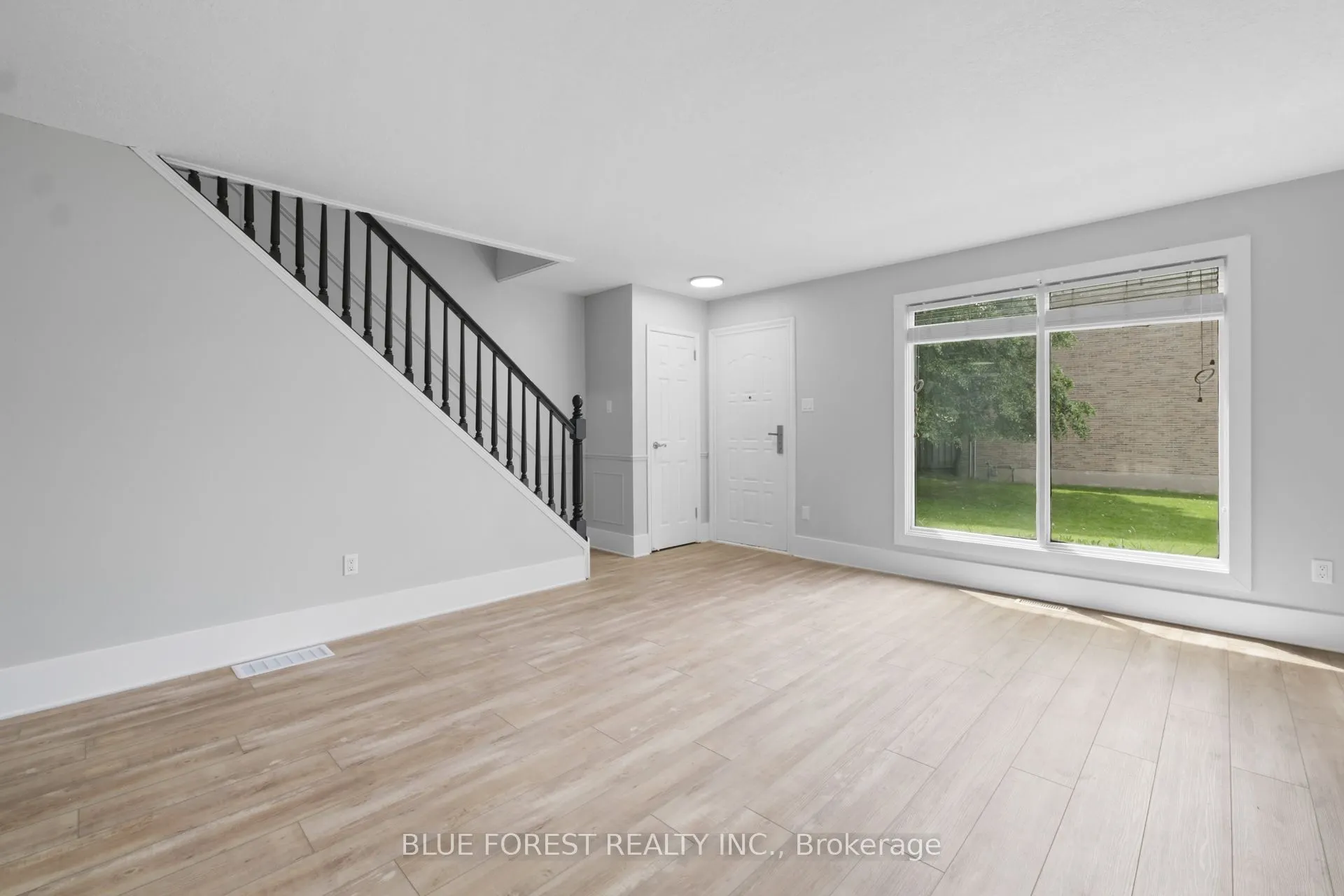 696 Wonderland Road S, #15