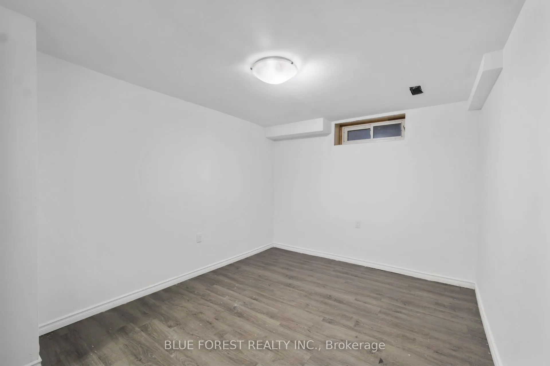 696 Wonderland Road S, #15