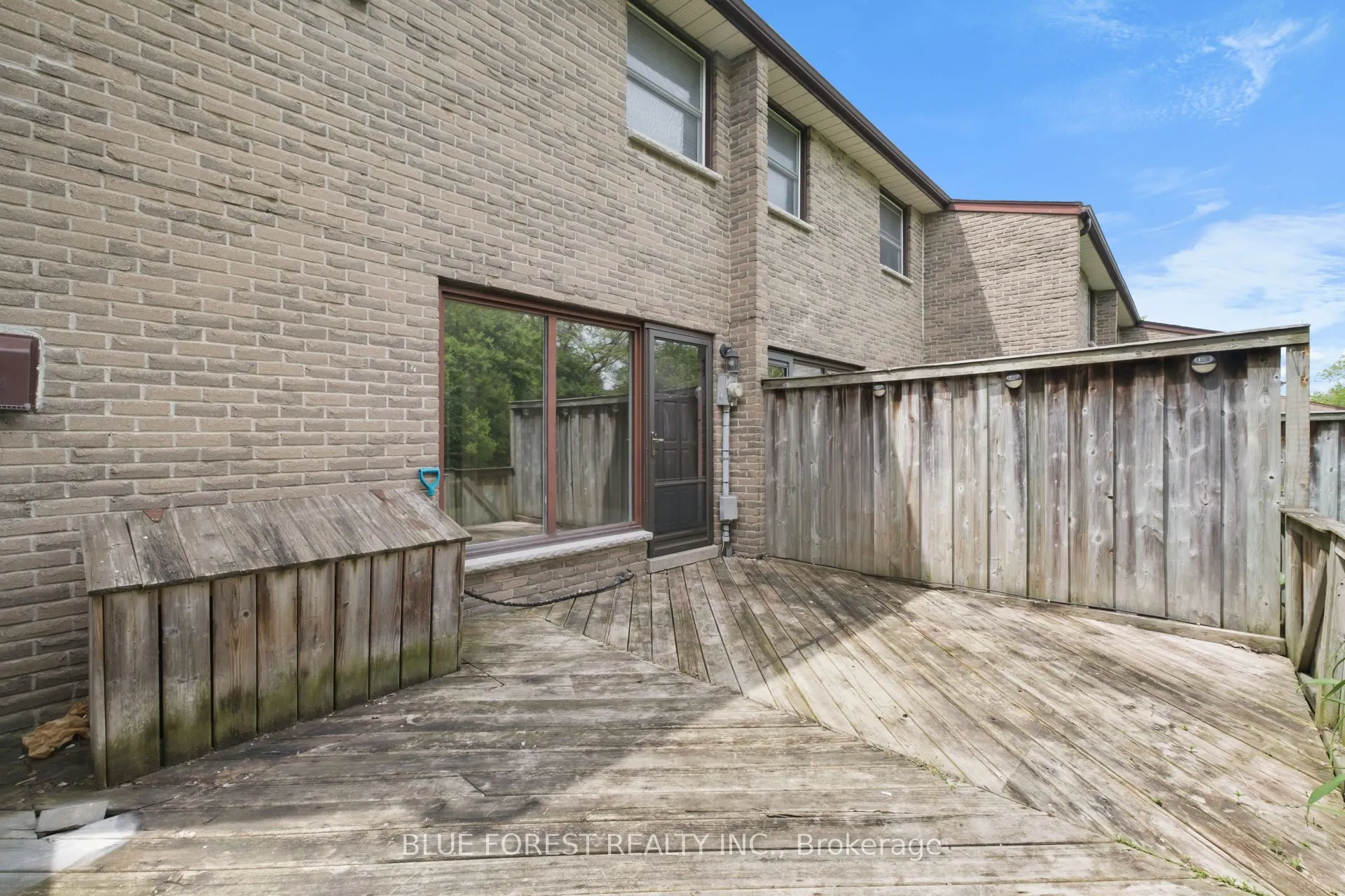 696 Wonderland Road S, #15