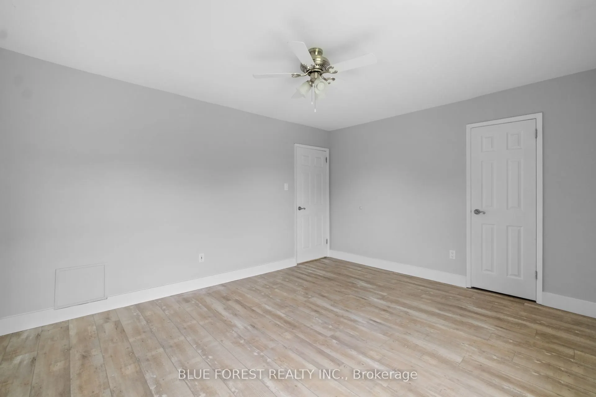 696 Wonderland Road S, #15