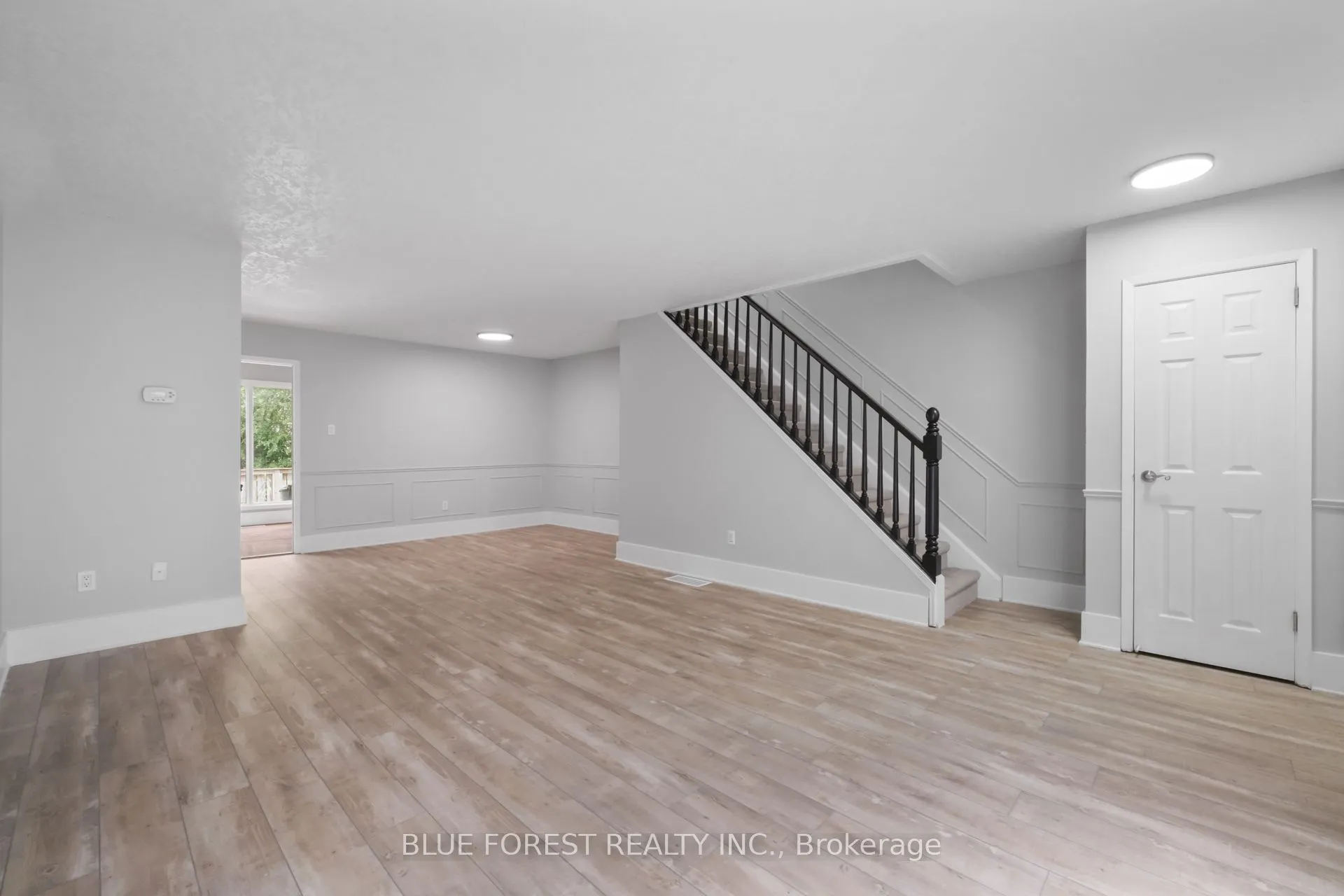 696 Wonderland Road S, #15