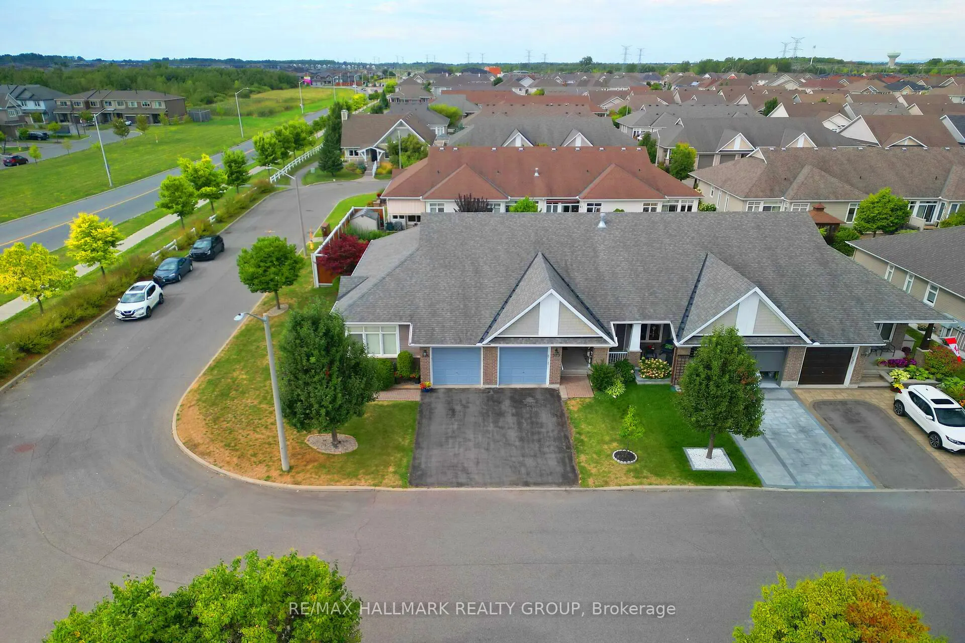 325 Farincourt Crescent