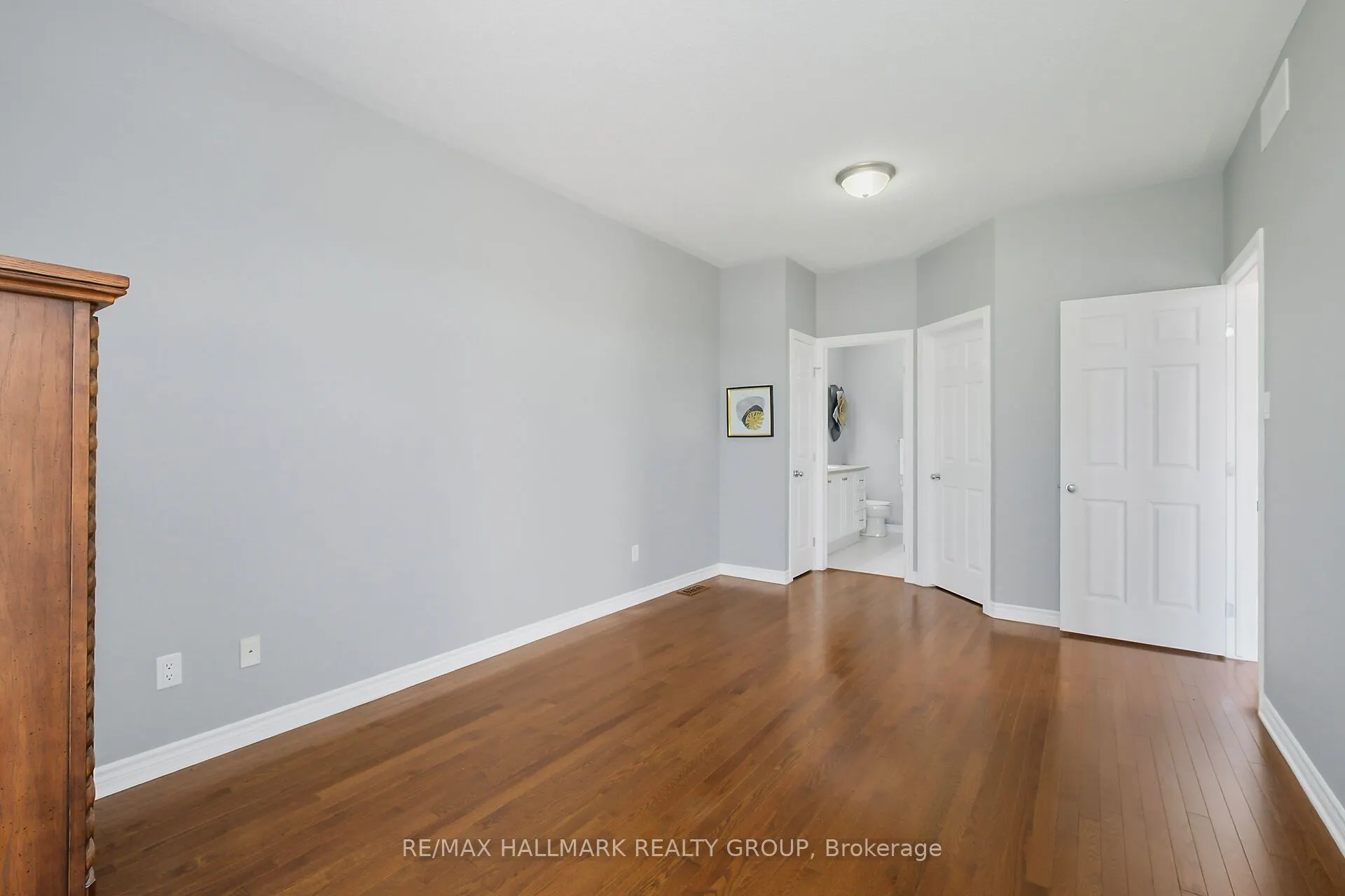 325 Farincourt Crescent
