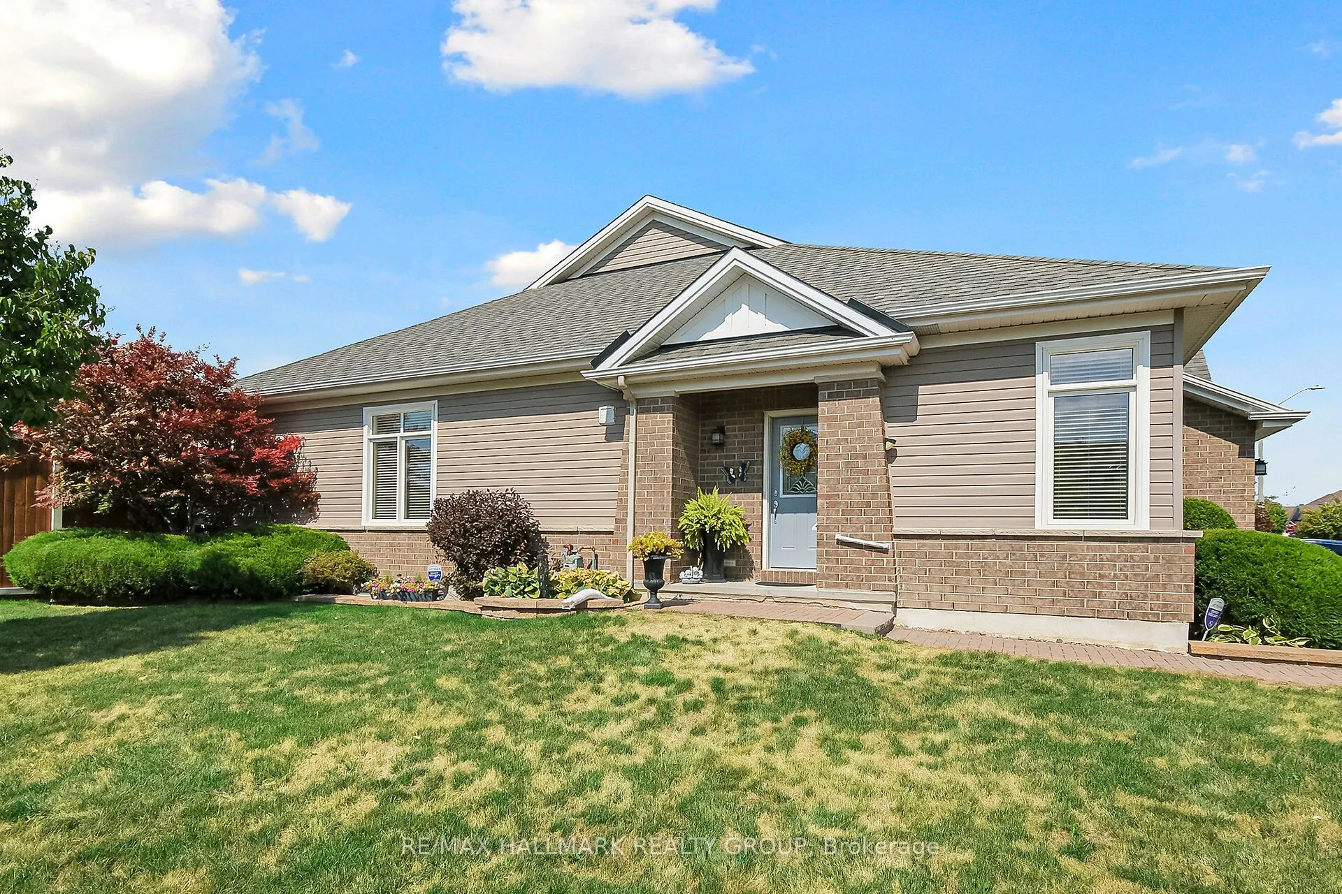 325 Farincourt Crescent
