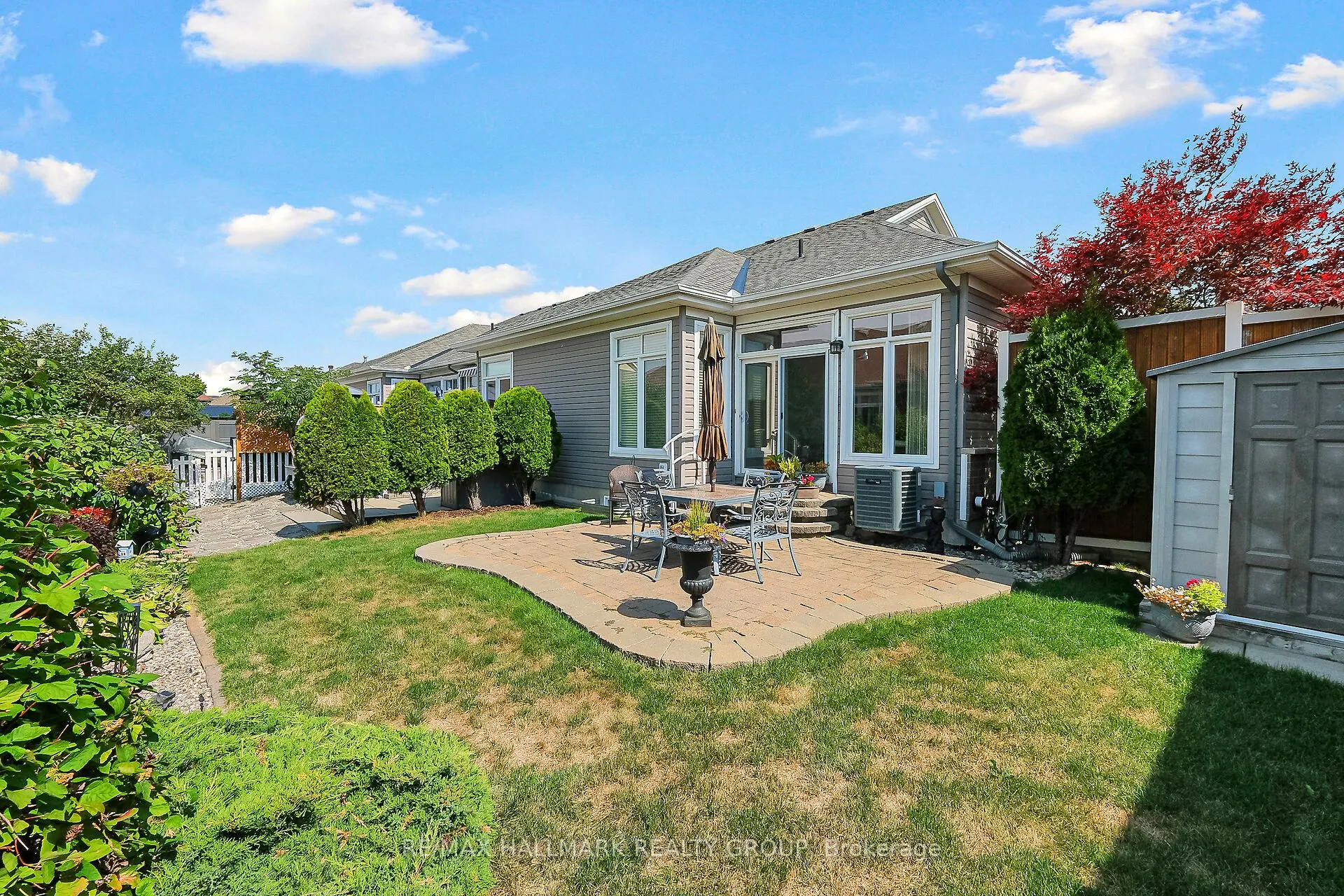 325 Farincourt Crescent