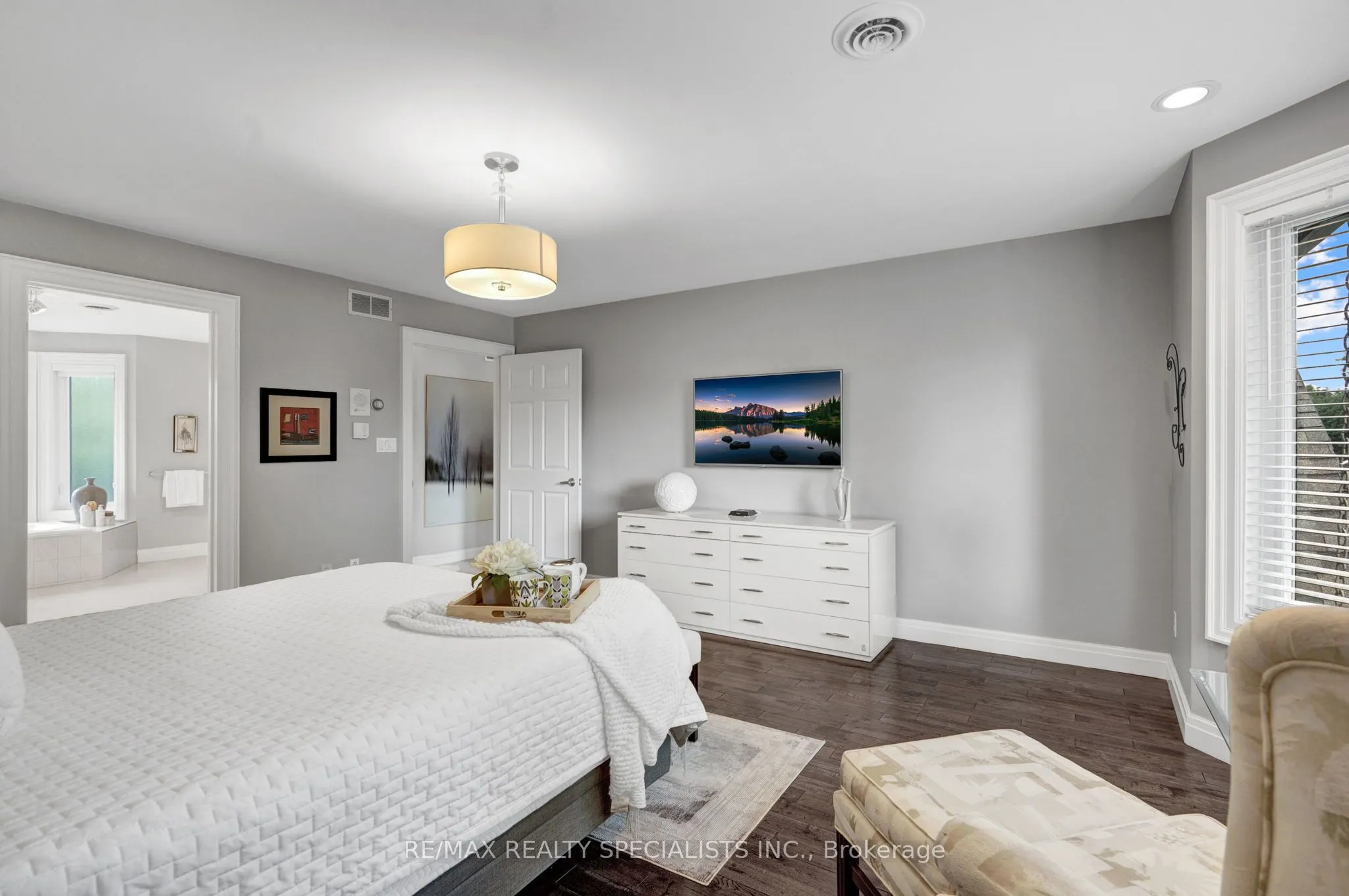 7103 BURBANK Crescent