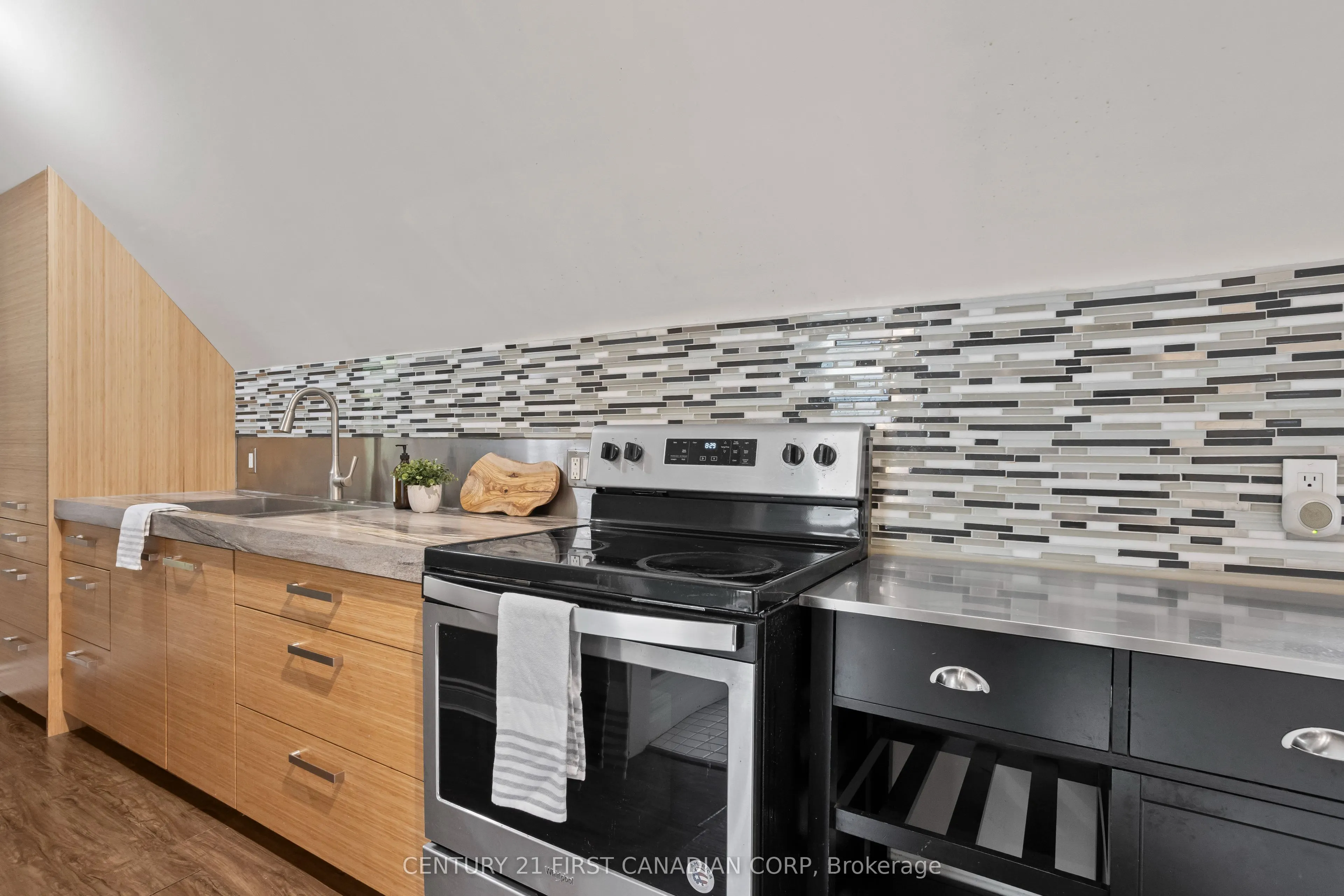 16 Woodward Avenue