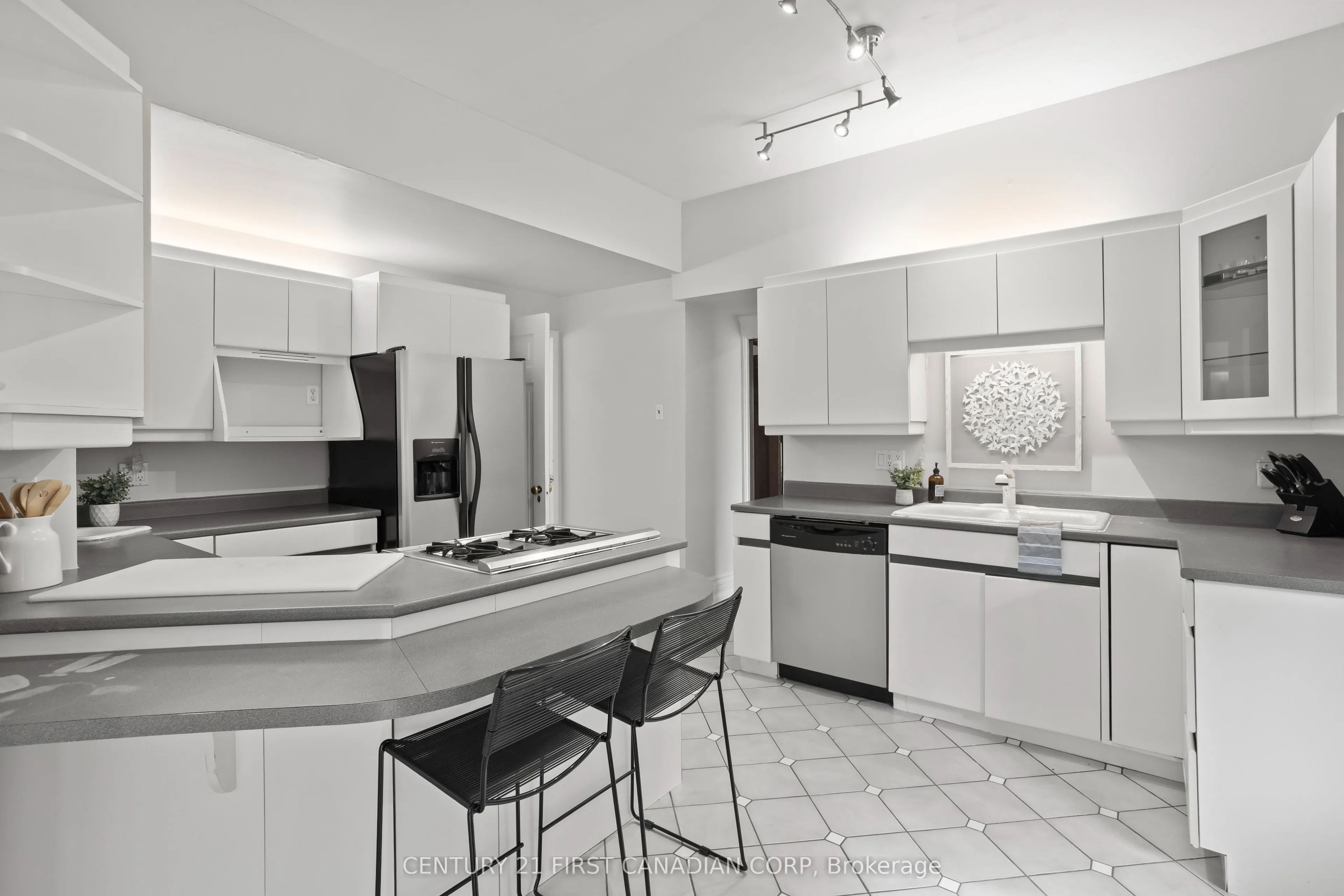 16 Woodward Avenue