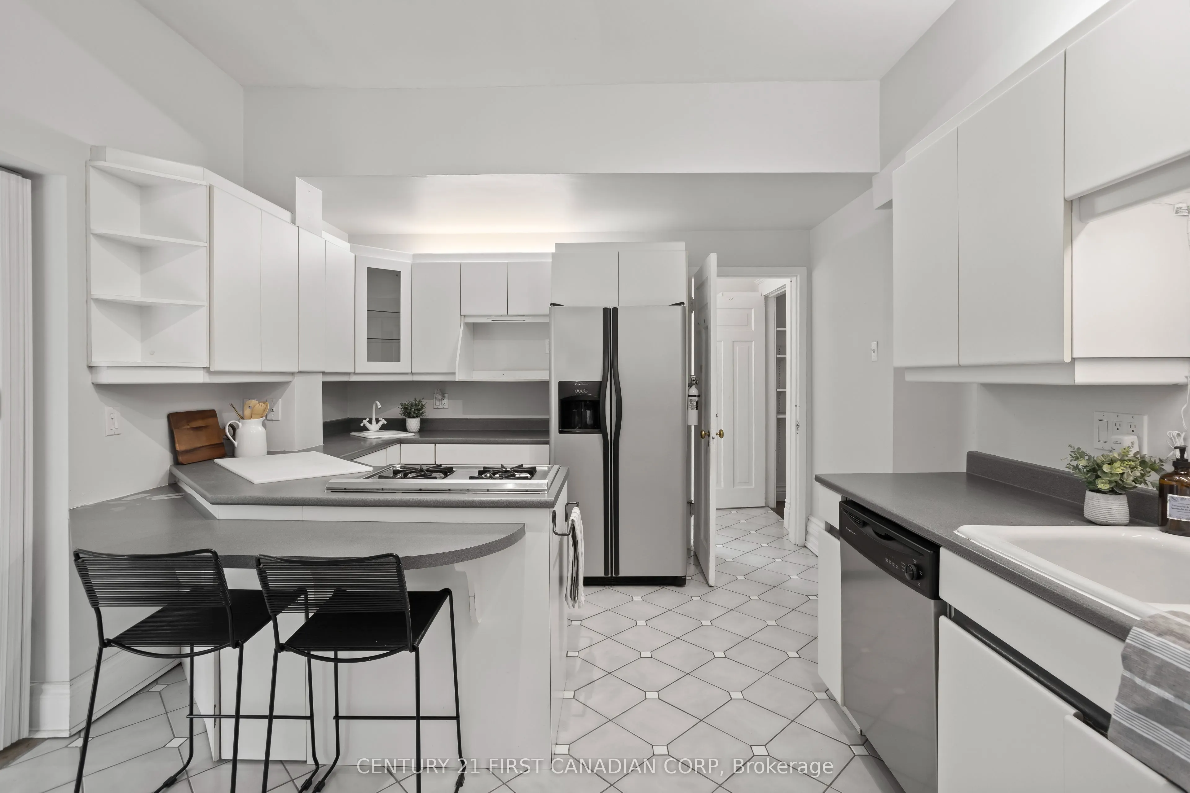 16 Woodward Avenue