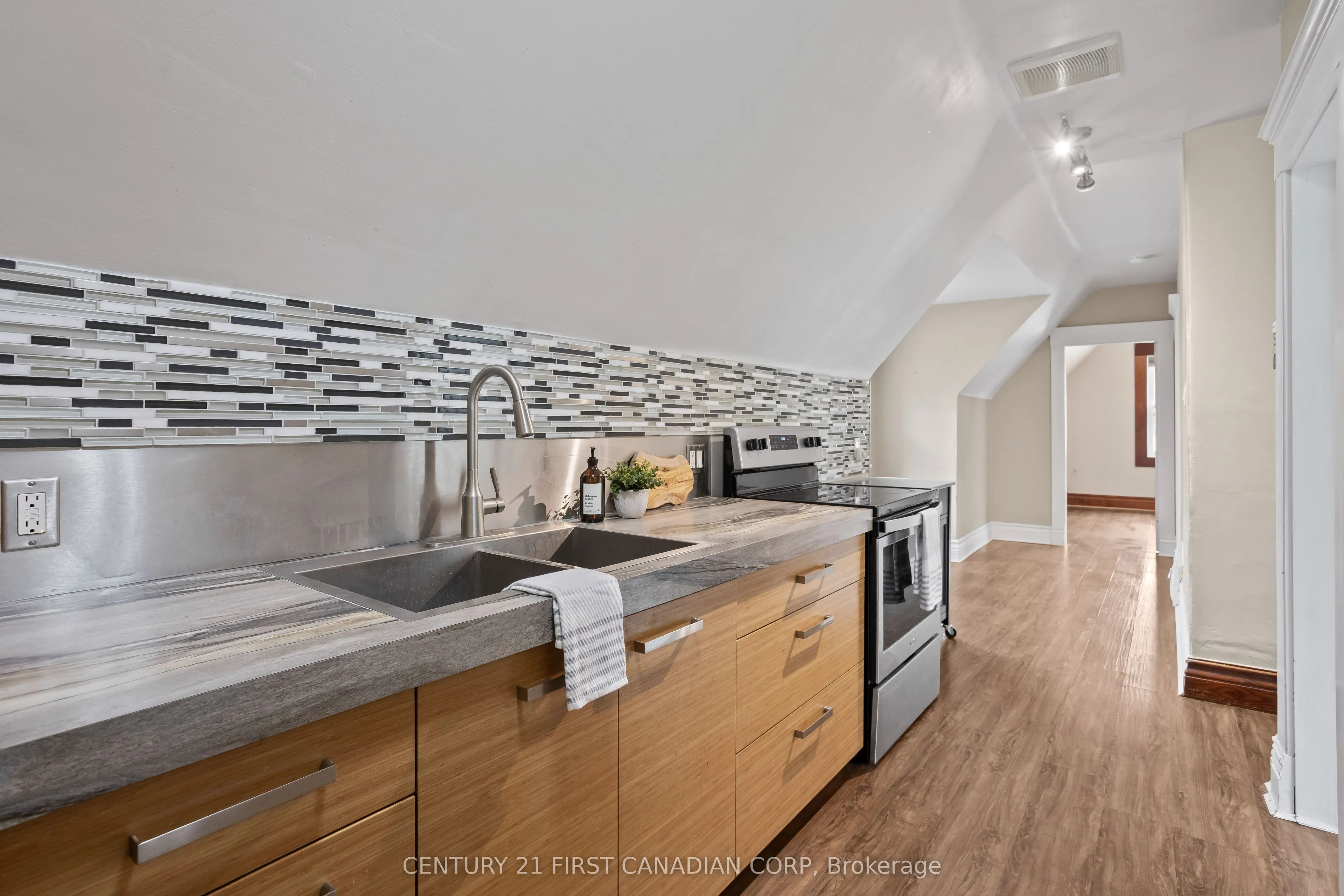 16 Woodward Avenue