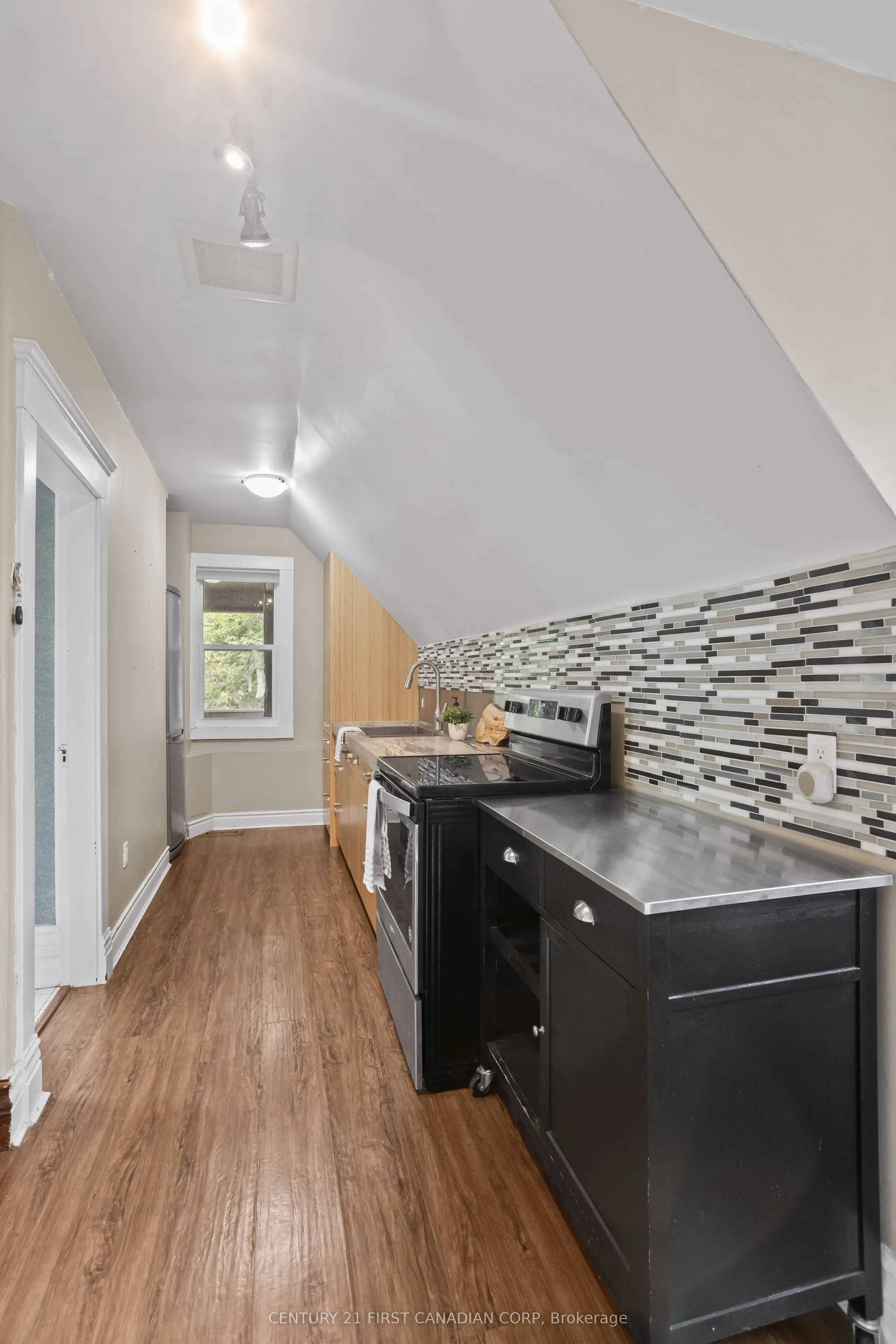 16 Woodward Avenue