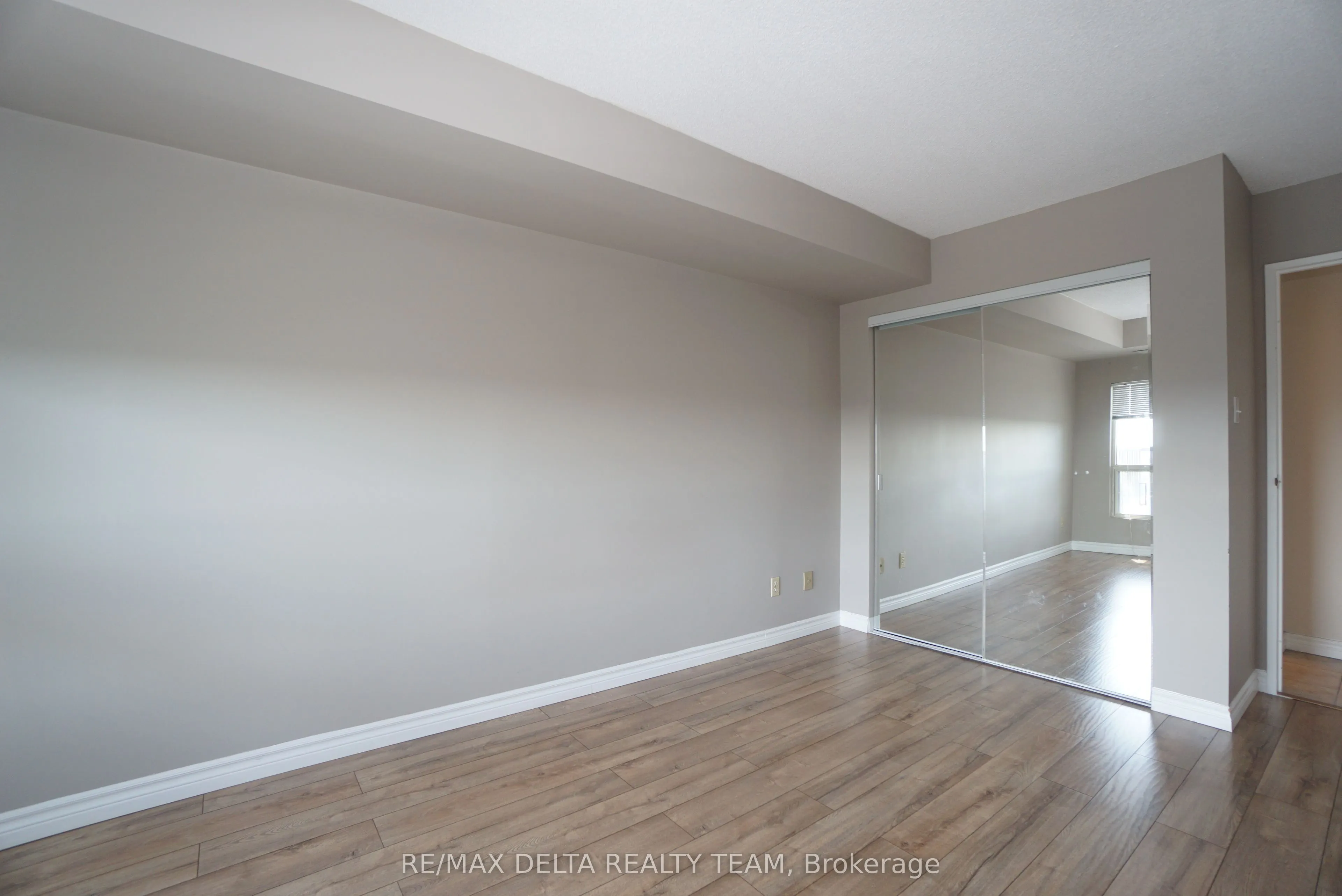 545 St Laurent Boulevard, #1506