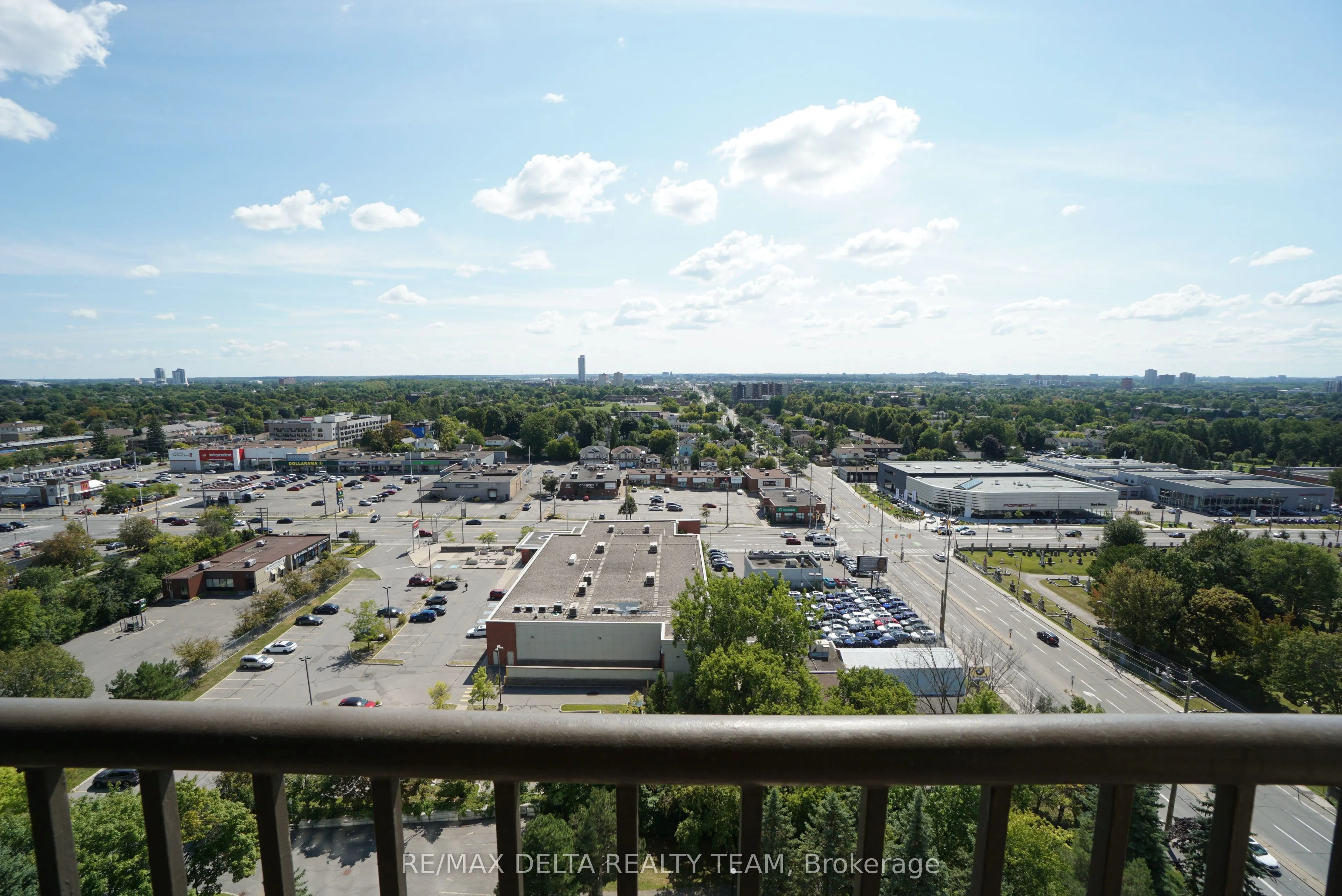 545 St Laurent Boulevard, #1506