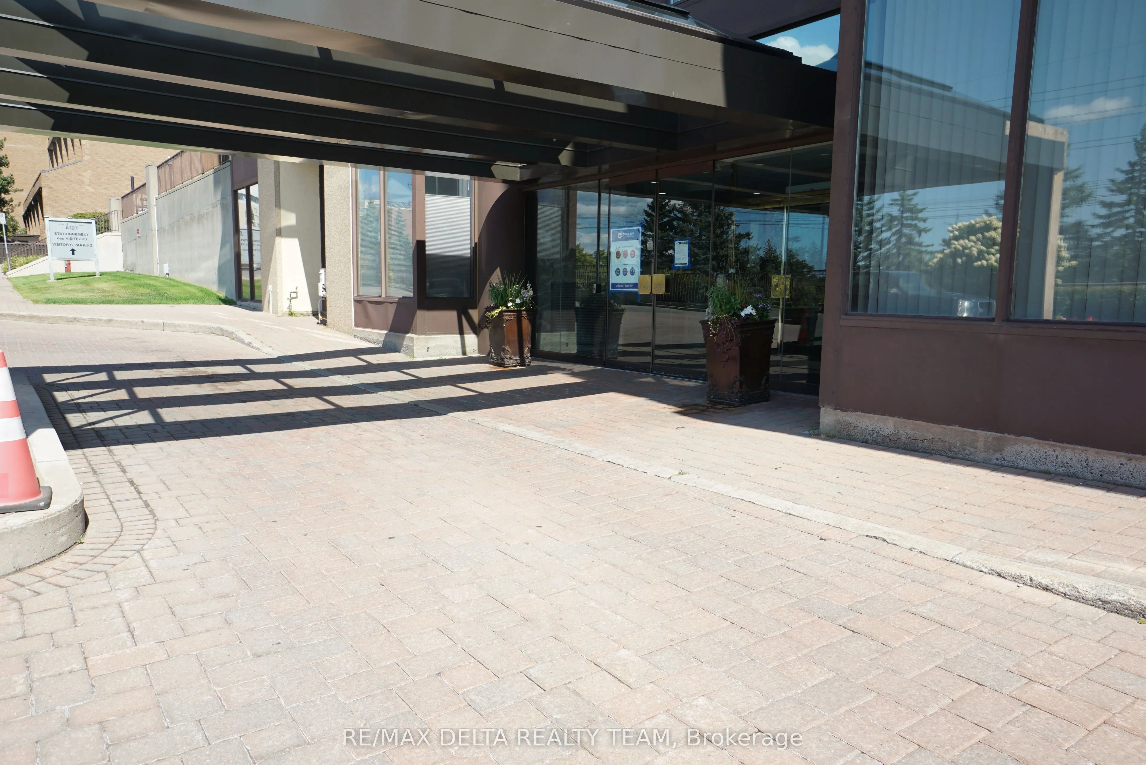 545 St Laurent Boulevard, #1506