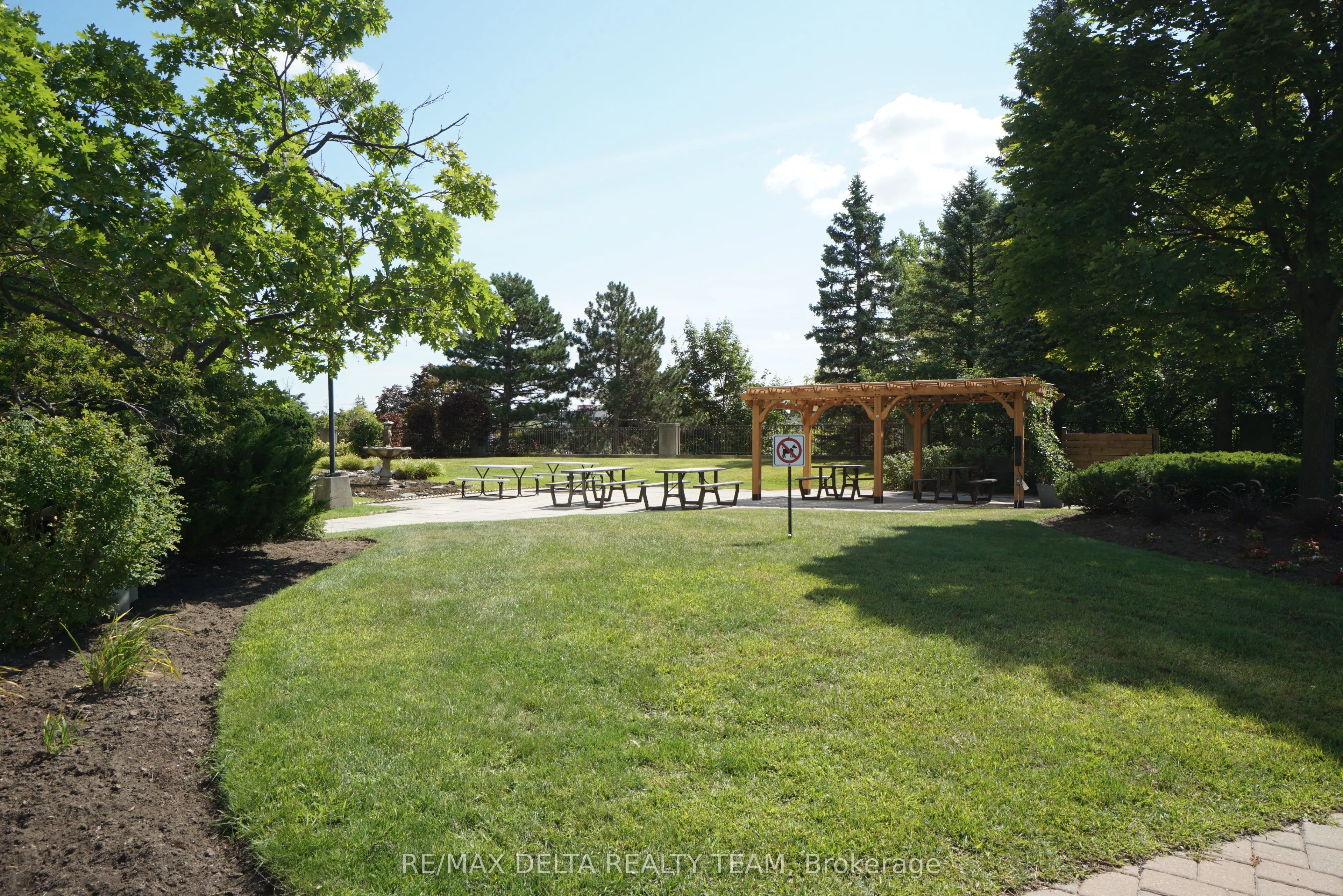545 St Laurent Boulevard, #1506