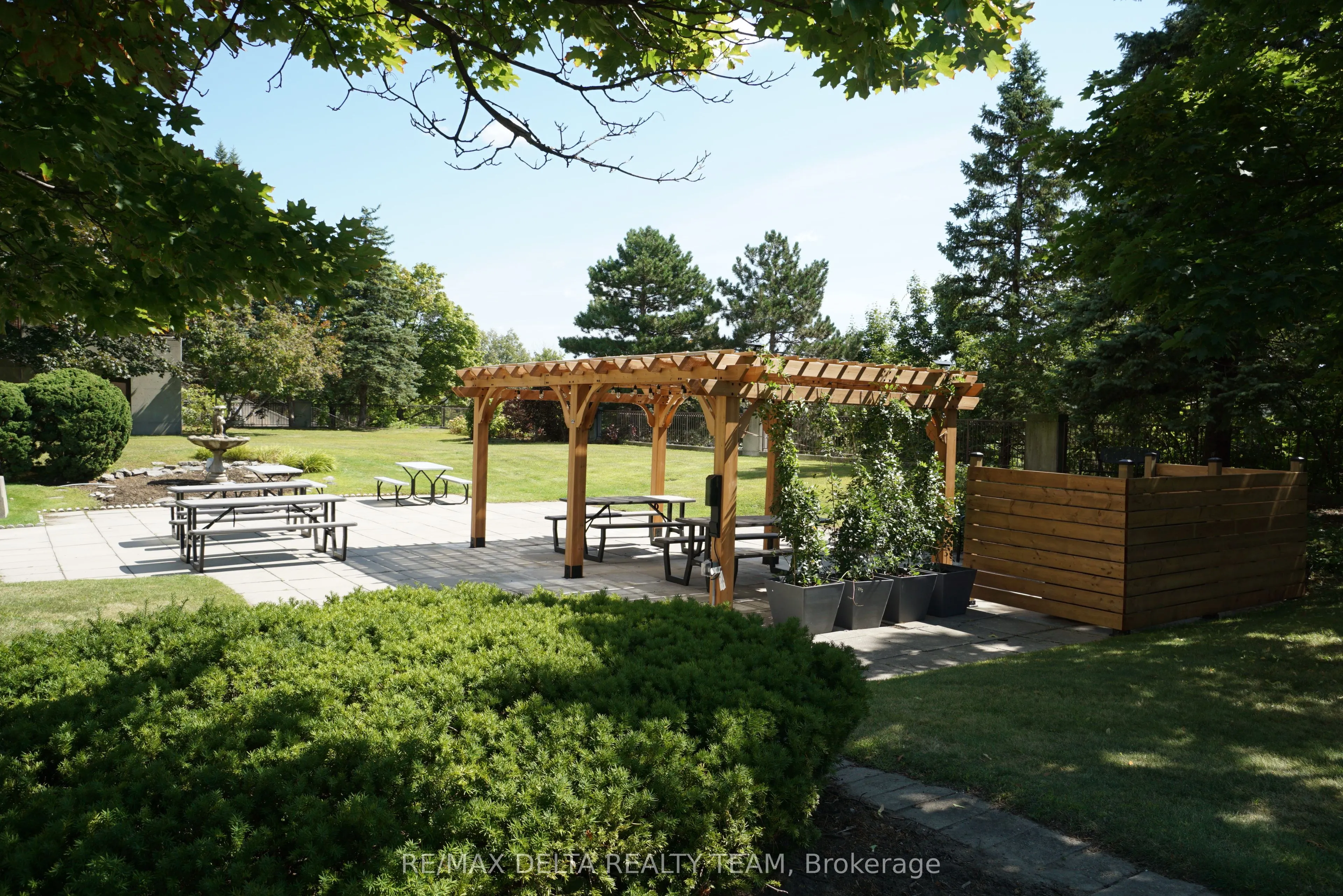545 St Laurent Boulevard, #1506