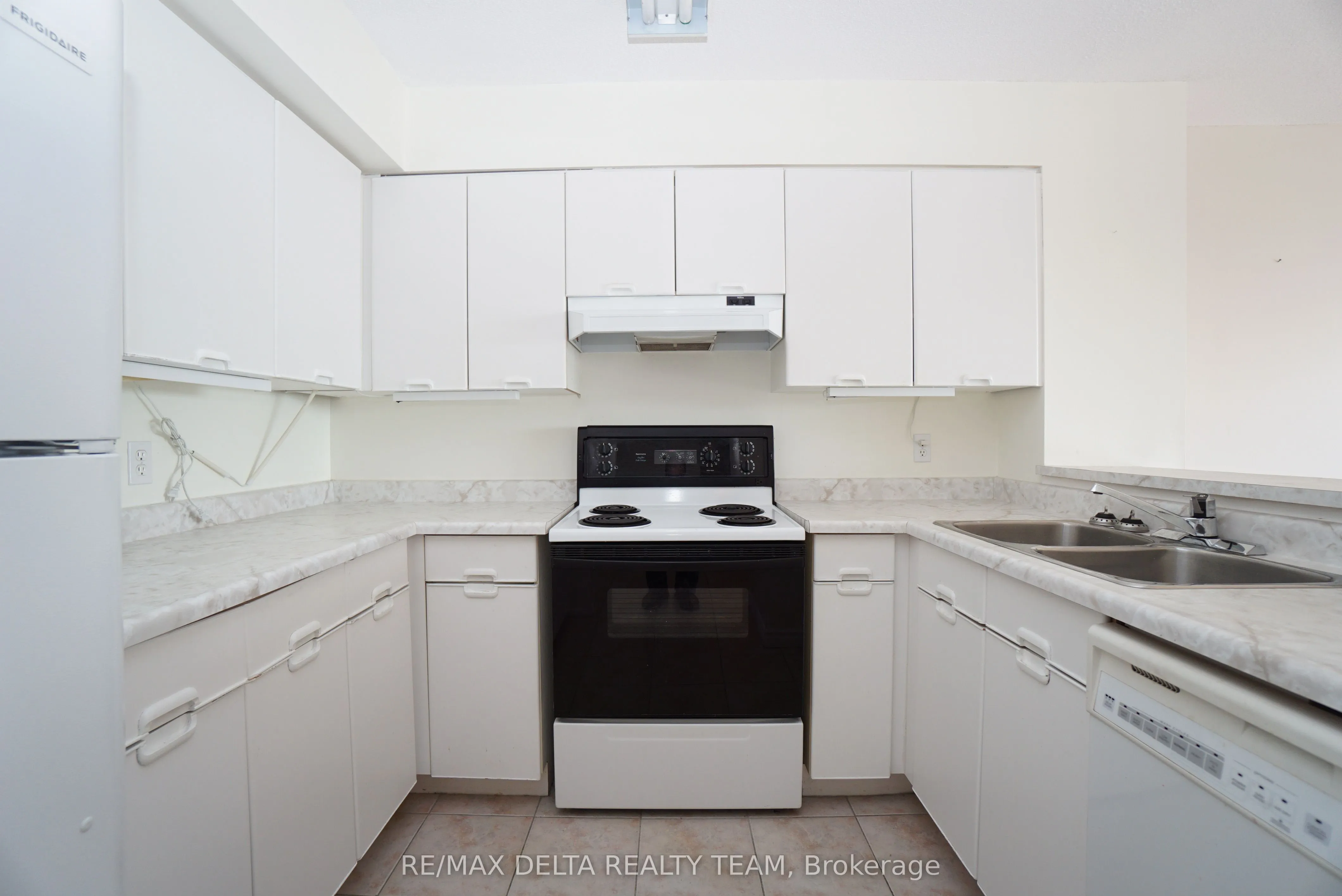 545 St Laurent Boulevard, #1506