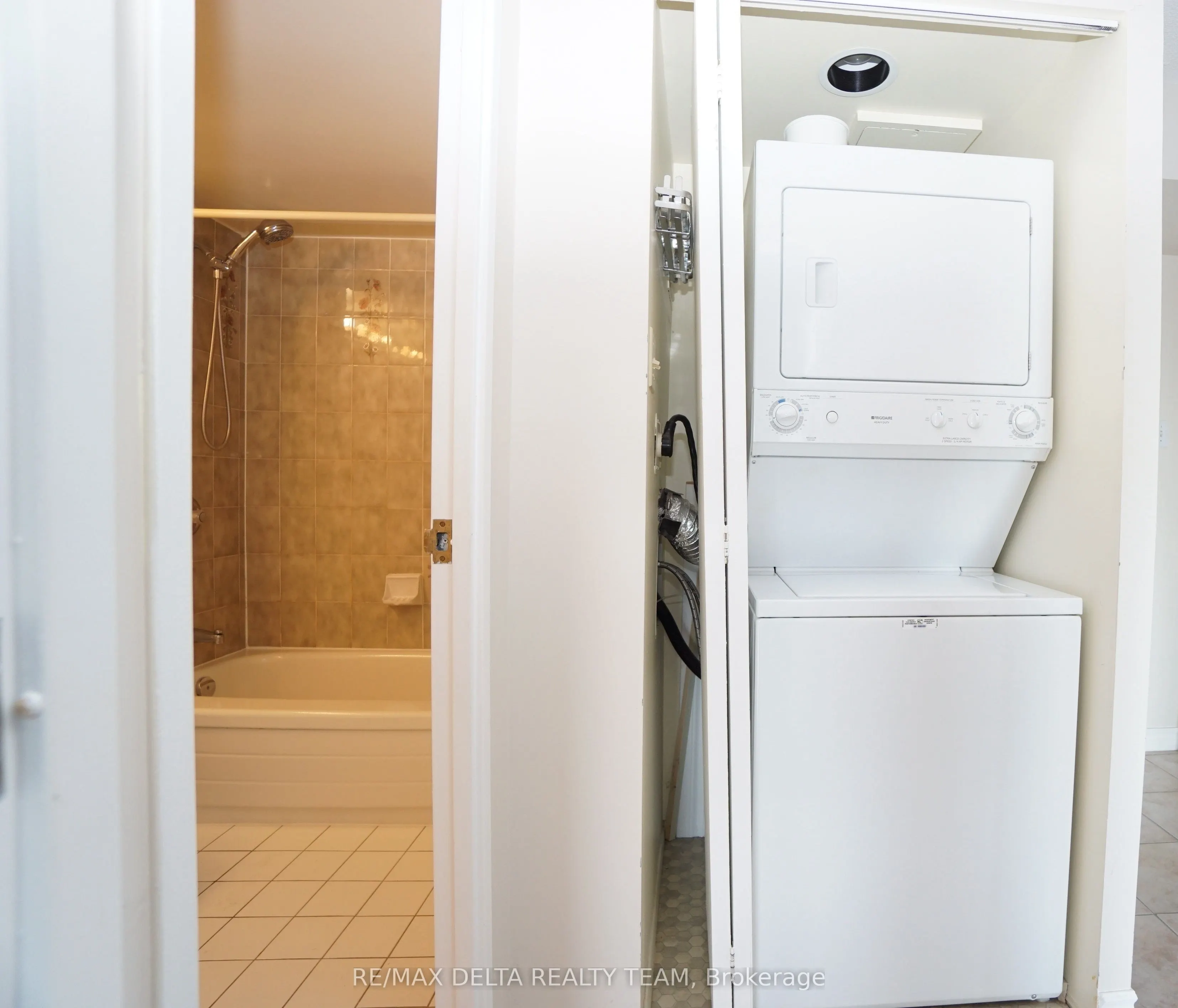 545 St Laurent Boulevard, #1506