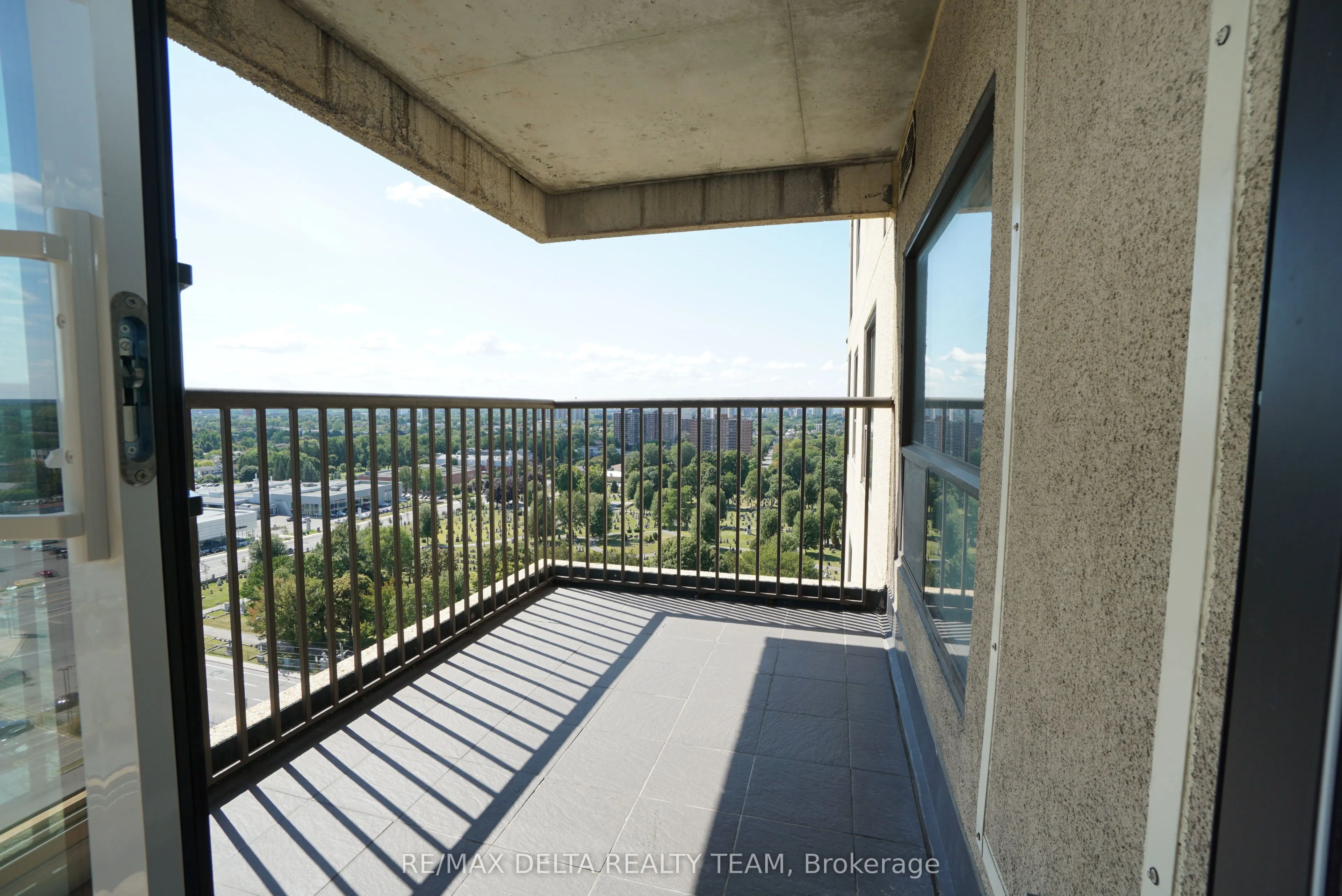 545 St Laurent Boulevard, #1506