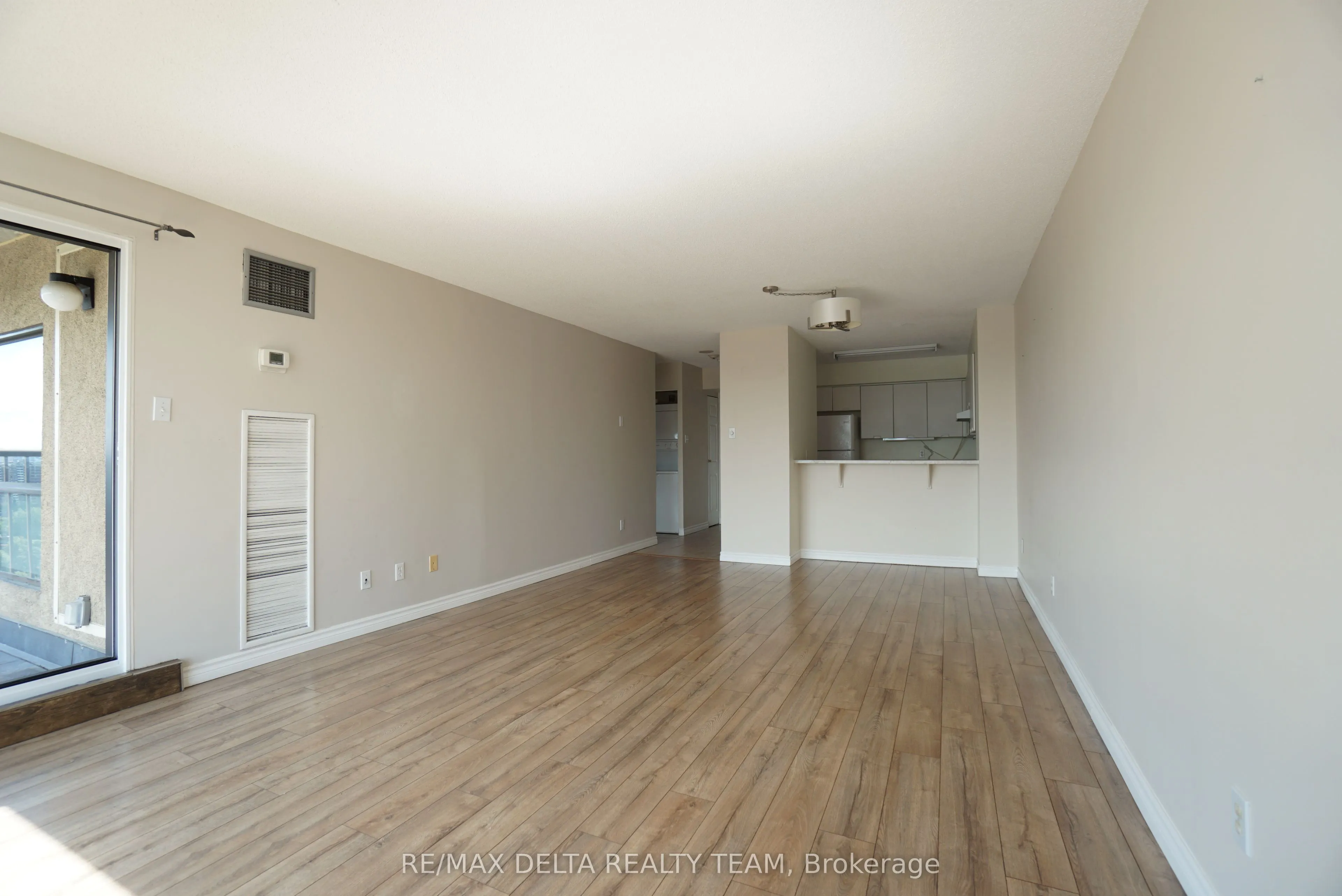 545 St Laurent Boulevard, #1506