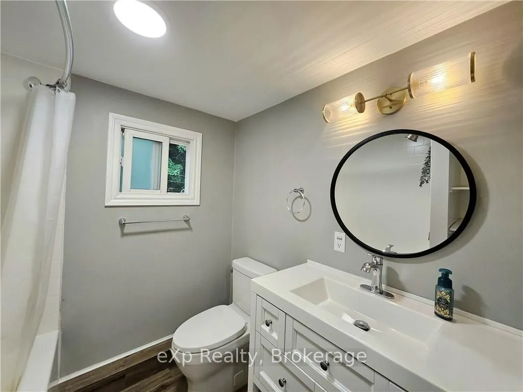 84 Wellington Street S, #2
