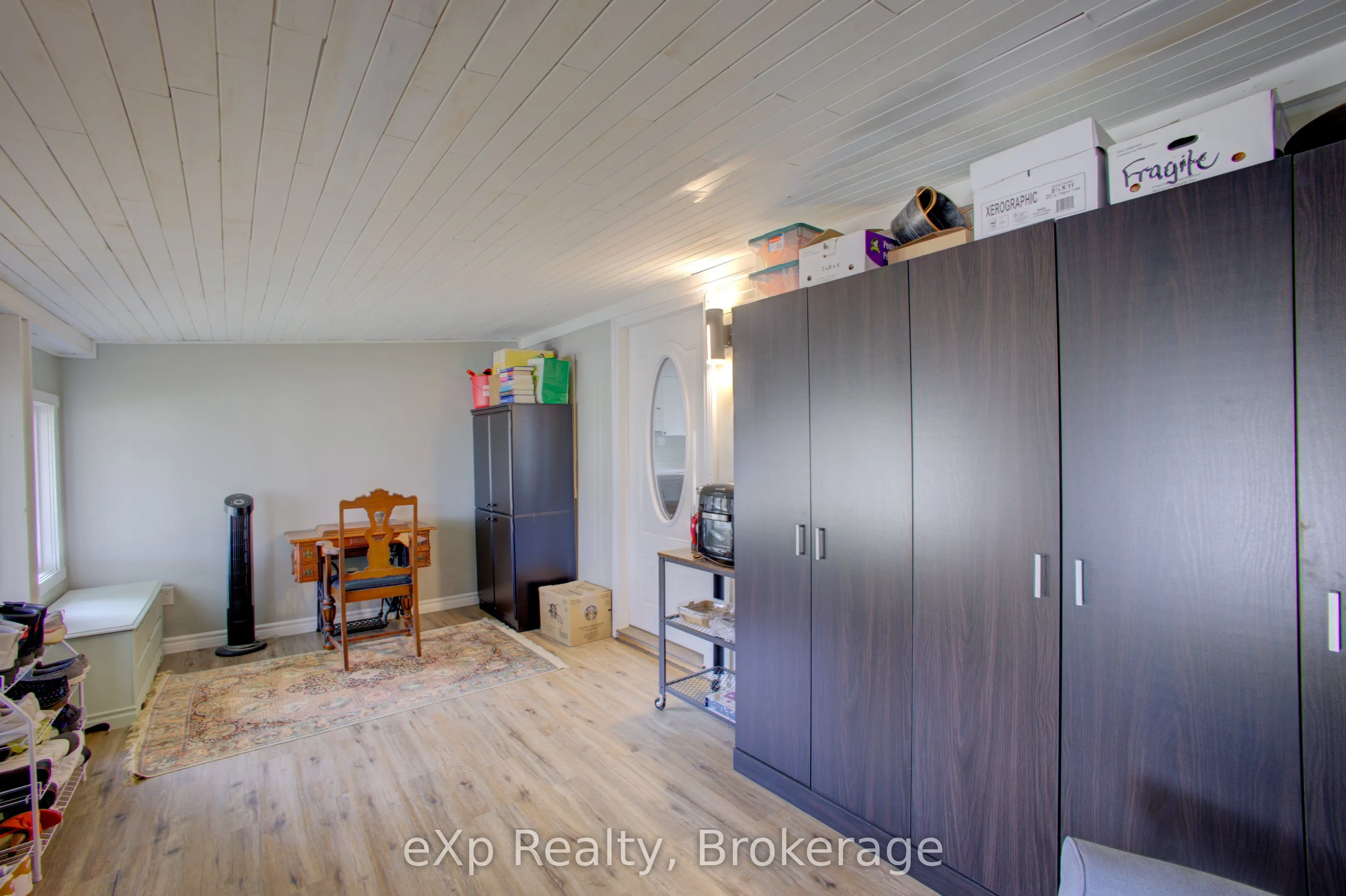 84 Wellington Street S, #2