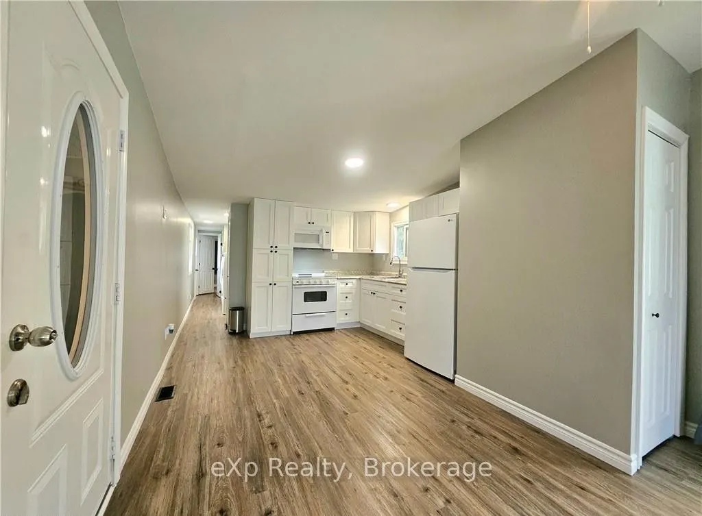 84 Wellington Street S, #2