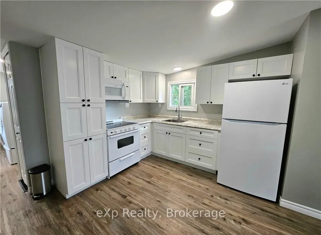 84 Wellington Street S, #2