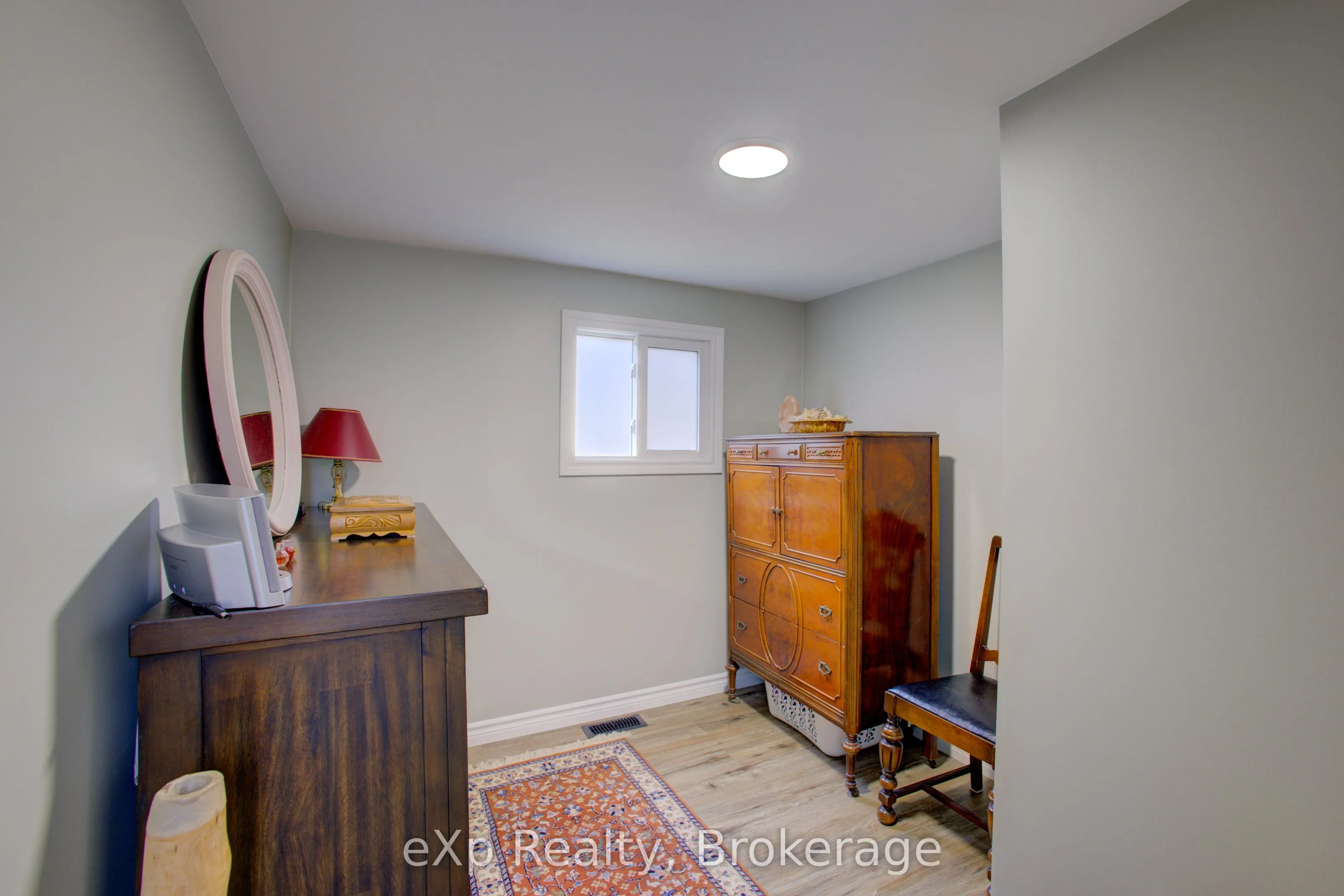 84 Wellington Street S, #2