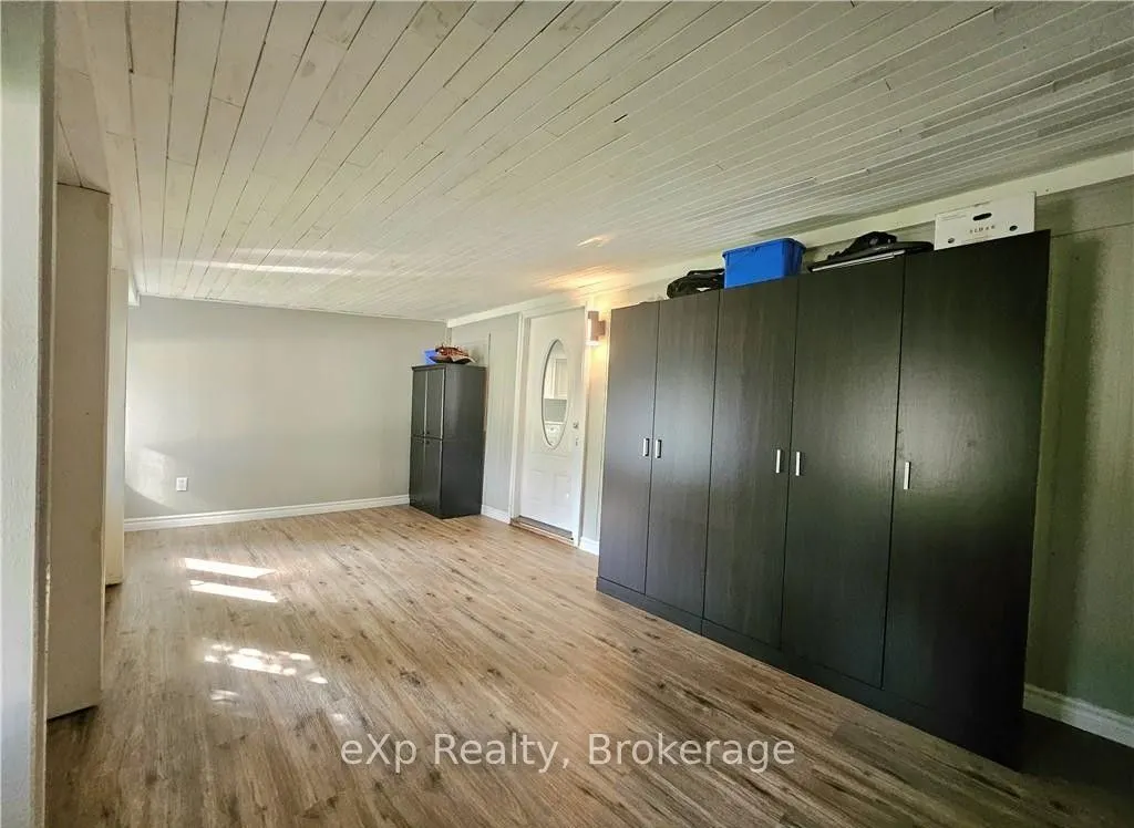84 Wellington Street S, #2