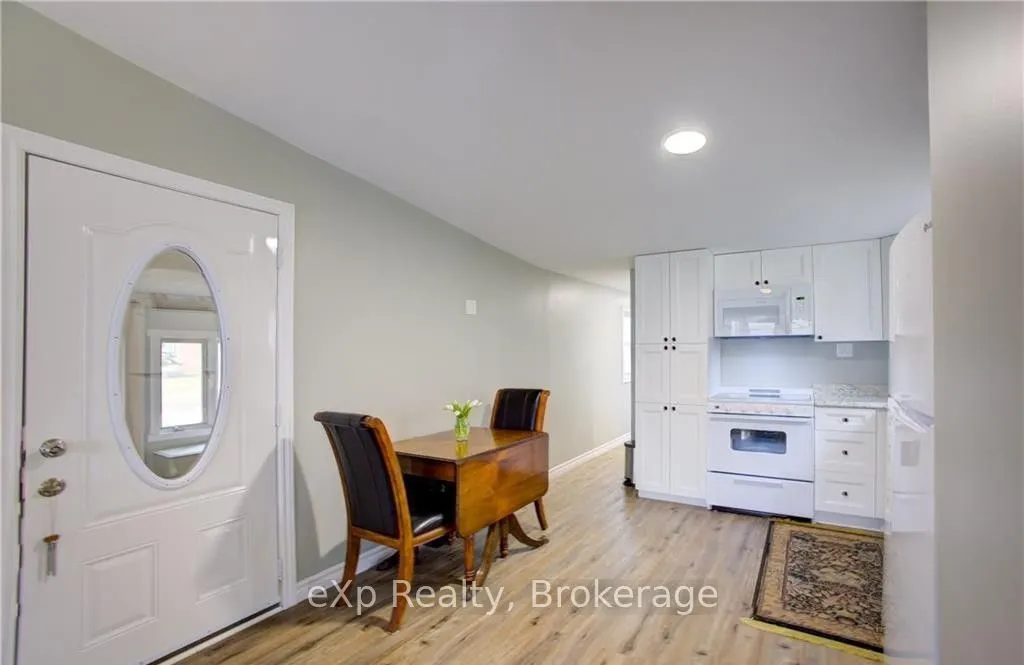84 Wellington Street S, #2